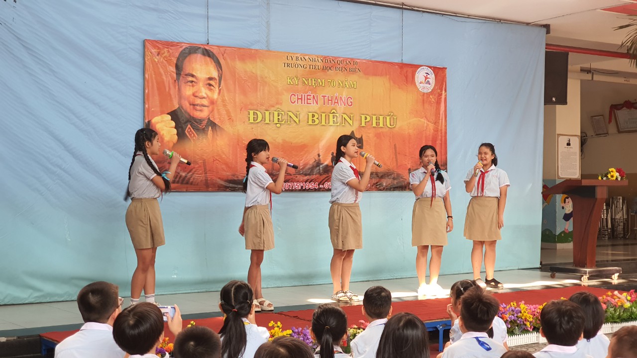 Lễ chào cờ xúc động ở ngôi trường mang tên Điện Biên- Ảnh 4.