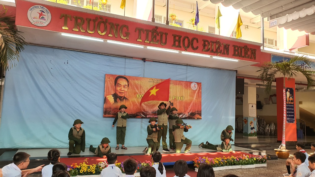 Lễ chào cờ xúc động ở ngôi trường mang tên Điện Biên- Ảnh 6.