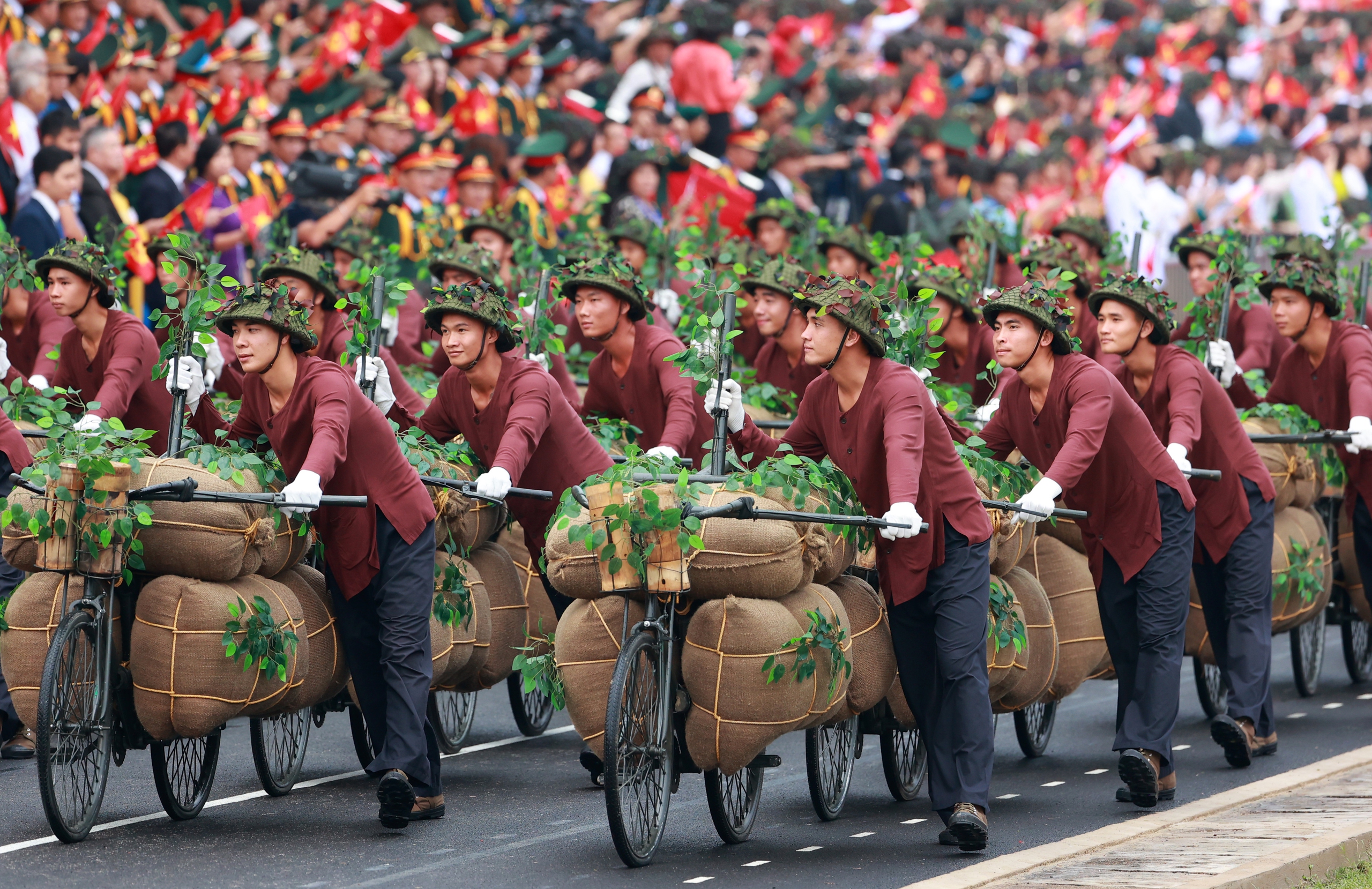 Khối dân công hỏa tuyến