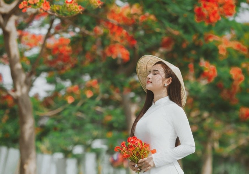 Huỳnh Như hóa thân thành nữ sinh để làm bộ ảnh kỷ niệm