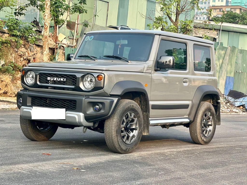 Suzuki Jimny vừa mua đã bán, giá ngang xe mới- Ảnh 1.