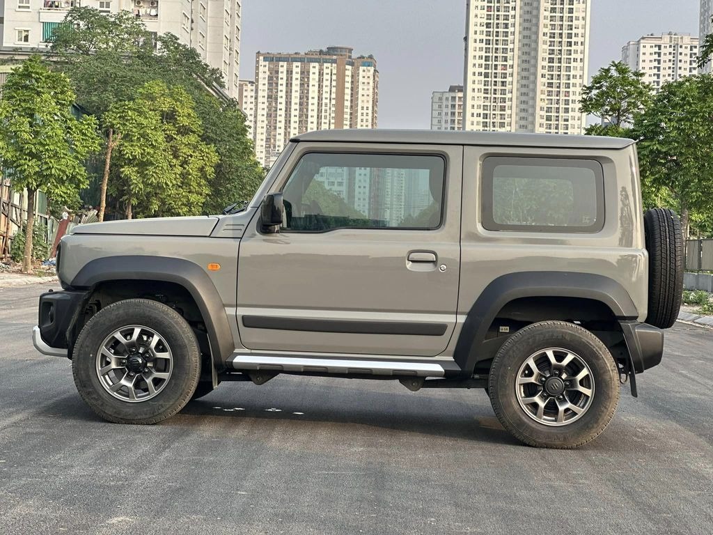 Suzuki Jimny vừa mua đã bán, giá ngang xe mới- Ảnh 3.