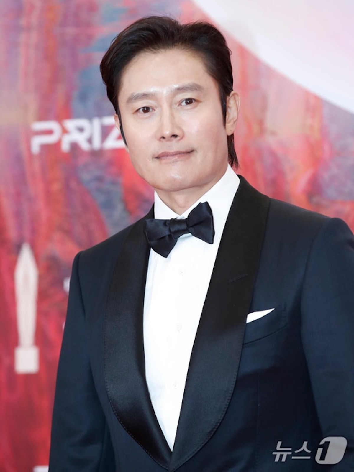 Tương tự, Lee Byung Hun cũng là ngôi sao luôn được chào đón tại lễ trao giải phim ảnh danh giá Hàn Quốc này