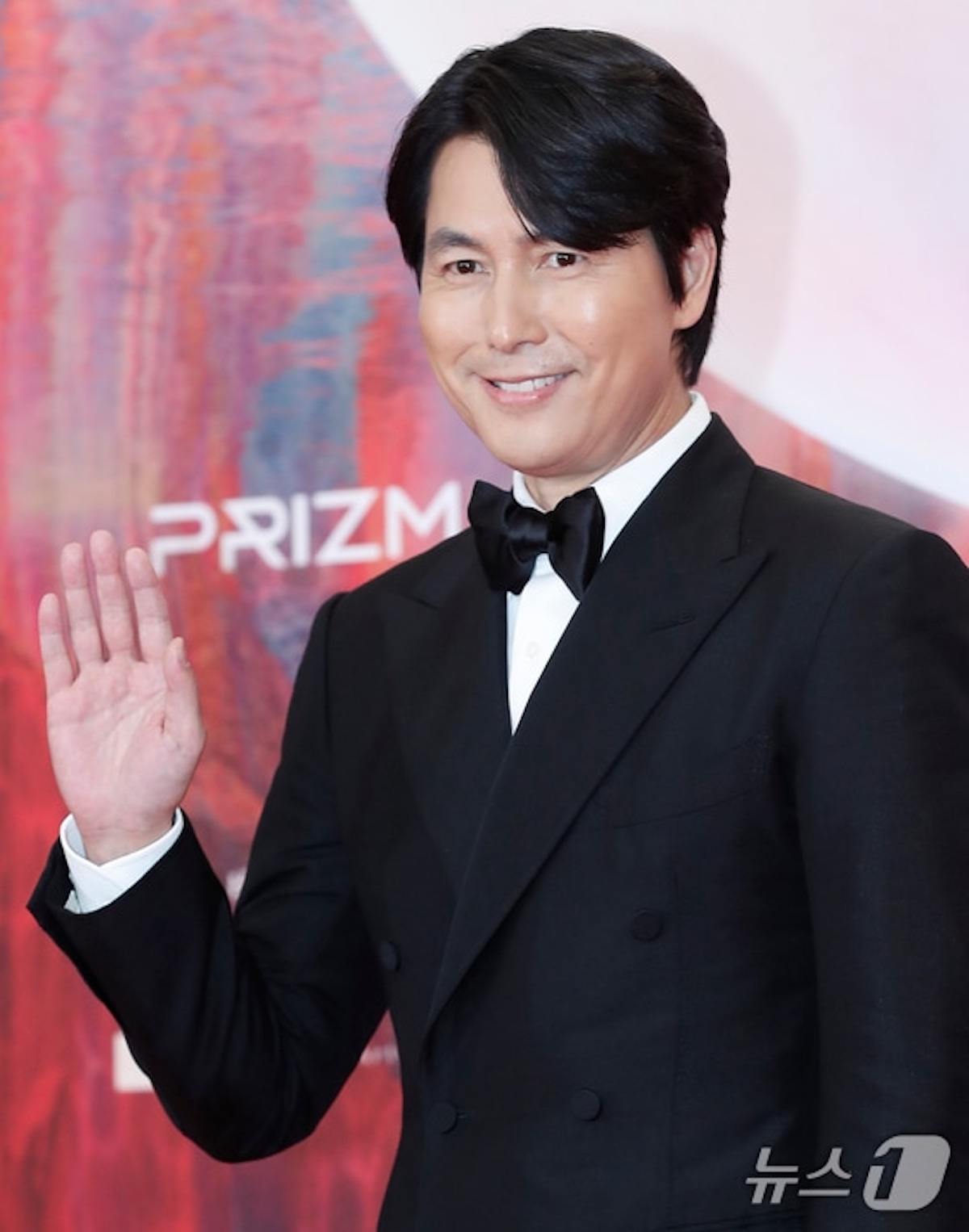 Jung Woo Sung chiếm spotlight ngay khi lộ diện. Cuối năm 2023 - đầu năm 2024, nam diễn viên ghi dấu ấn với phim truyền hình Hãy nói lời yêu (Tell Me That You Love Me)