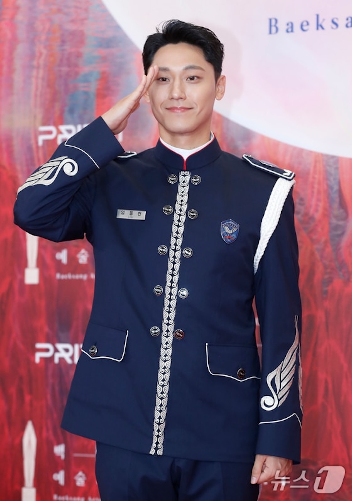 Lee Do Hyun gây chú ý khi diện quân phục không quân. Theo News1 (Hàn Quốc), anh đang thực hiện nghĩa vụ quân sự nhưng được nghỉ phép để tham dự lễ trao giải lần này