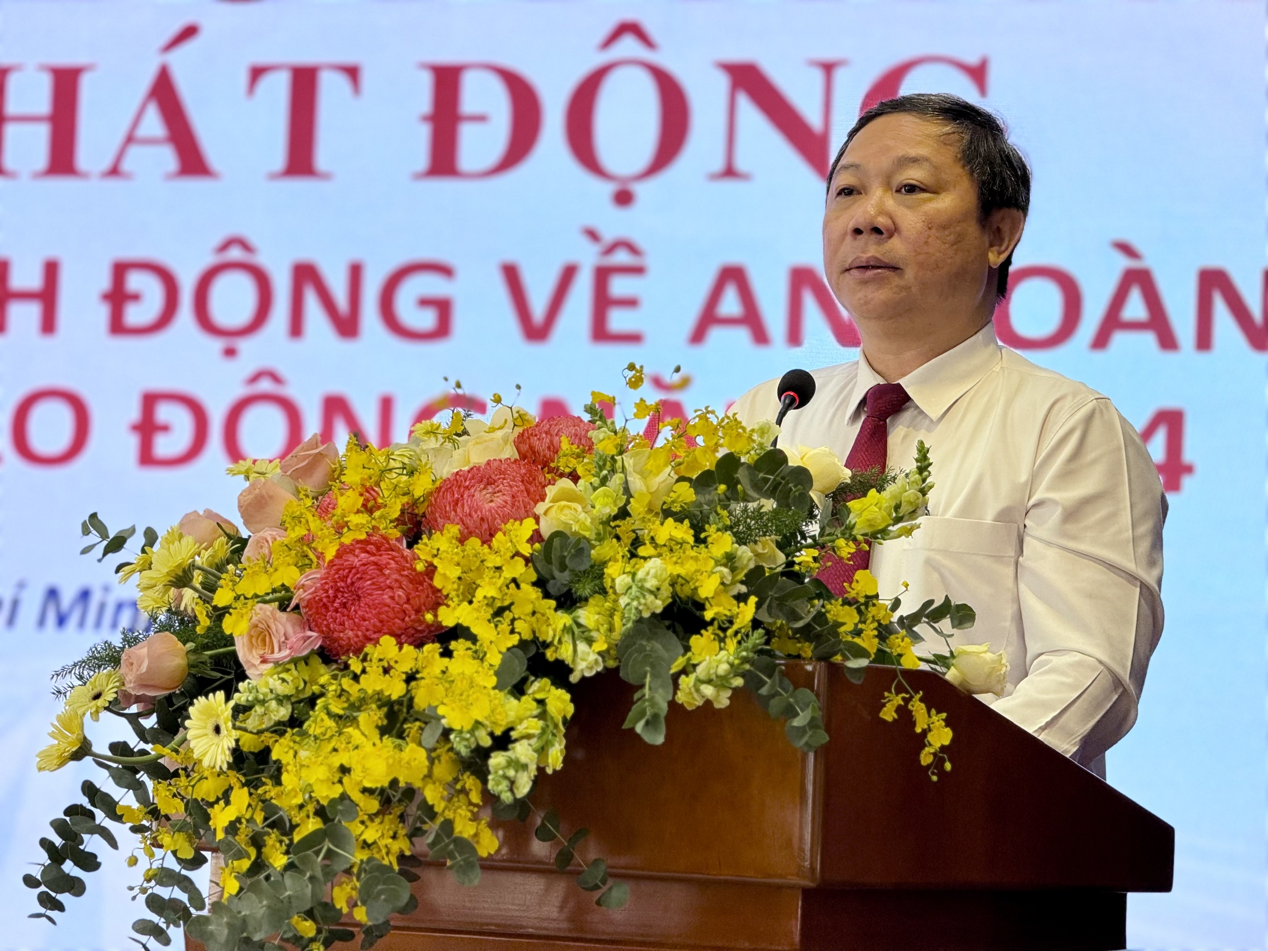 Ông Dương Anh Đức, Phó chủ tịch UBND TP.HCM, phát động lễ hưởng ứng tháng hành động về an toàn, vệ sinh lao động năm 2024