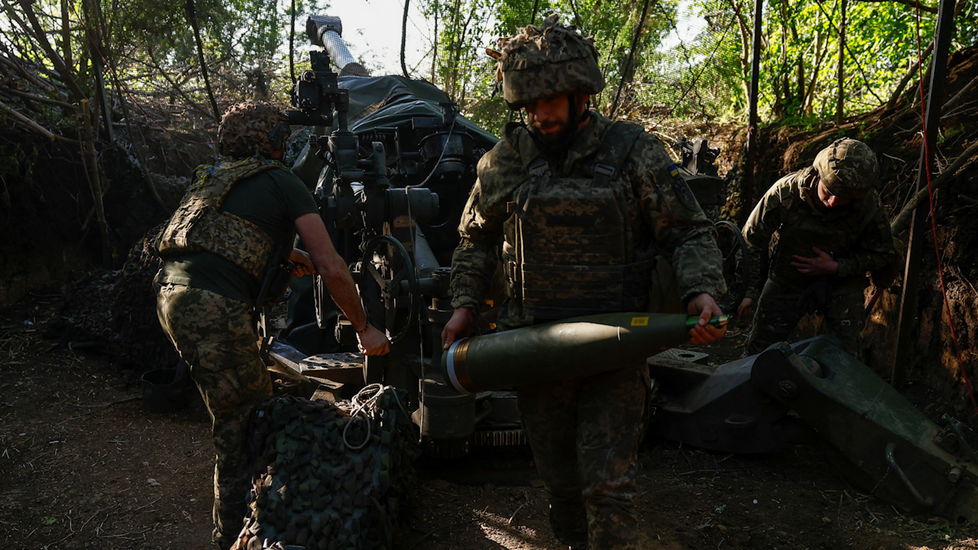 Pháo binh Ukraine trong trò 'đuổi bắt' chết người với UAV Nga- Ảnh 1.
