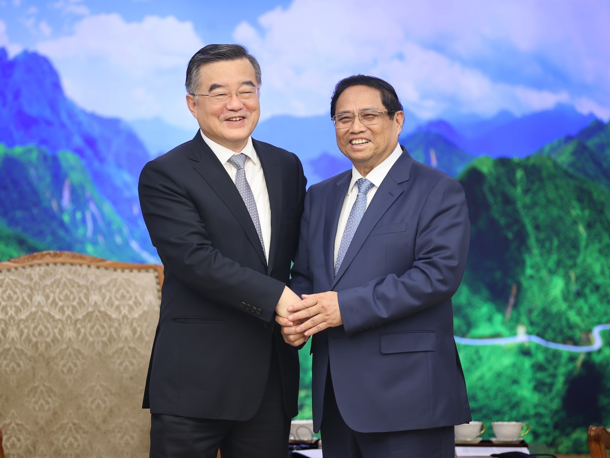 Thủ tướng Phạm Minh Chính tiếp Phó ủy viên trưởng Nhân đại Trương Khánh Vĩ