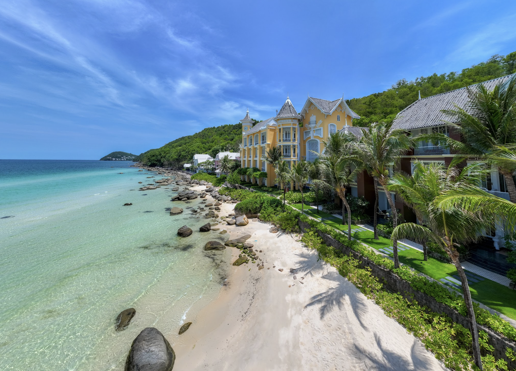 Nếu yêu thích phong cách xa hoa lộng lẫy, JW Marriott Phu Quoc Emerald Bay - 