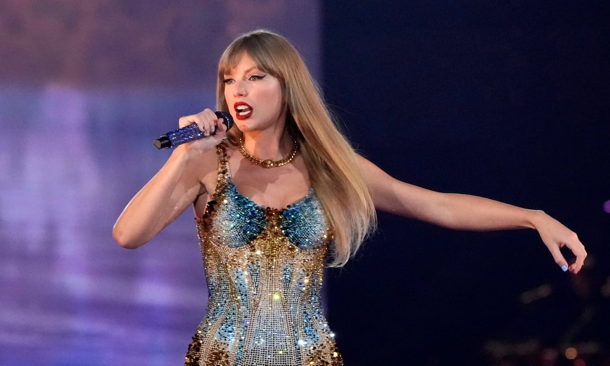 Taylor trình diễn trong chuỗi The Eras Tour