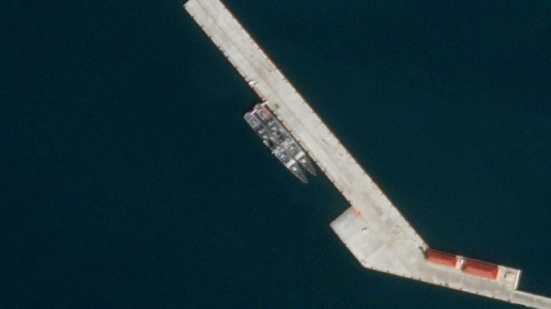 Hình ảnh vệ tinh cho thấy dường như hai tàu chiến Trung Quốc đã cập cảng Căn cứ Hải quân Ream ở Campuchia vào ngày 3.12.2023.