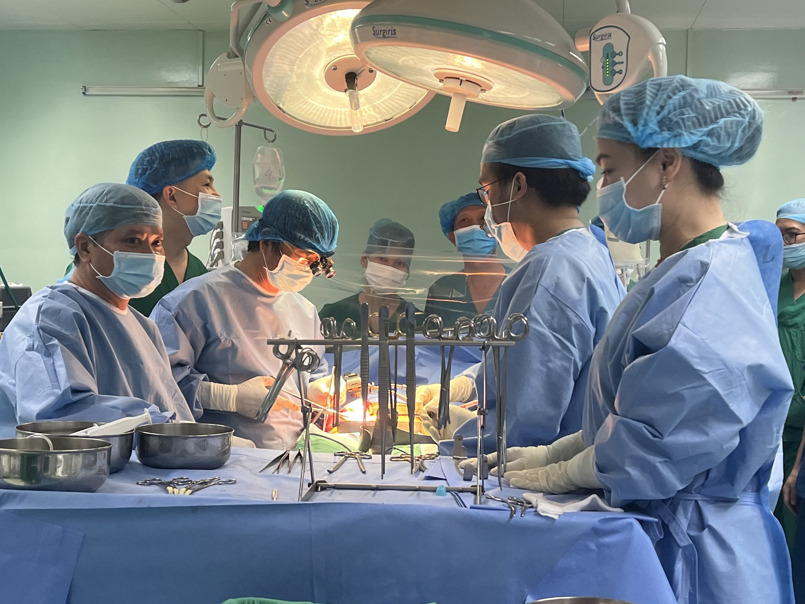 Công bố ca ghép thận thành công đầu tiên ở ĐBSCL- Ảnh 2. Ca ghép thận đòi hỏi sự phối hợp nhịp nhàng, đồng bộ của rất nhiều chuyên khoa