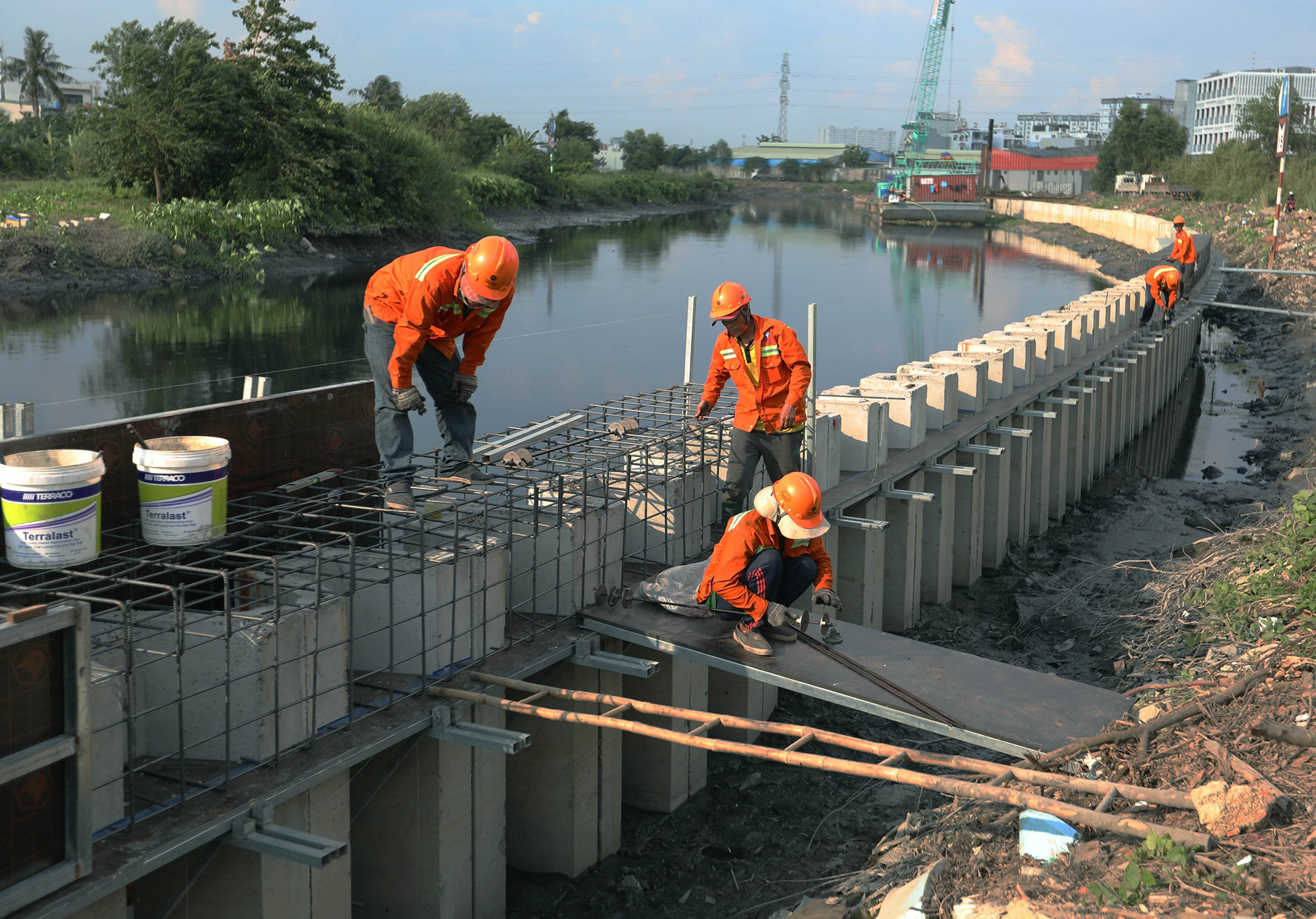 Thi công dự án cải tạo kênh Tham Lương - Bến Cát - rạch Nước Lên
