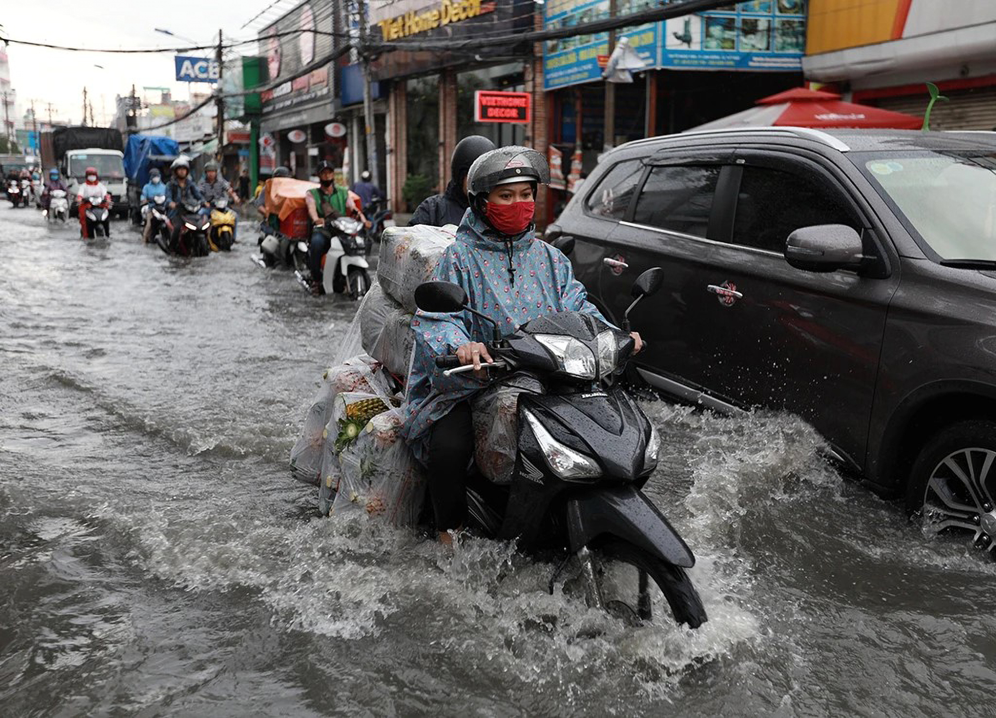 Mùa mưa đến, người dân thành phố lại lo lắng ngập nước