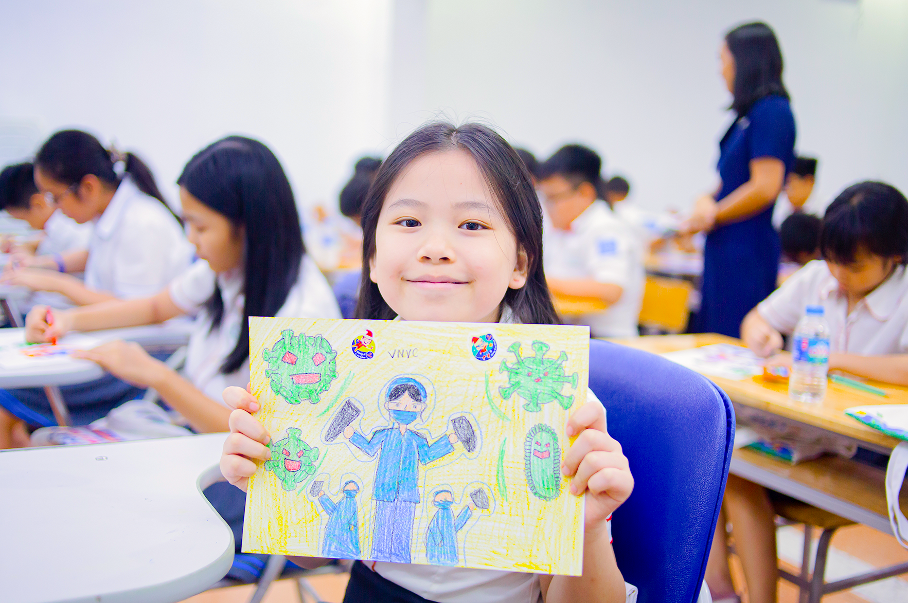 Hàng chục nghìn trẻ em tham gia vẽ dũng sĩ vắc xin với thông điệp xúc động- Ảnh 2. Hàng chục nghìn trẻ em tham gia vẽ dũng sĩ vắc xin với thông điệp xúc động- Ảnh 2.