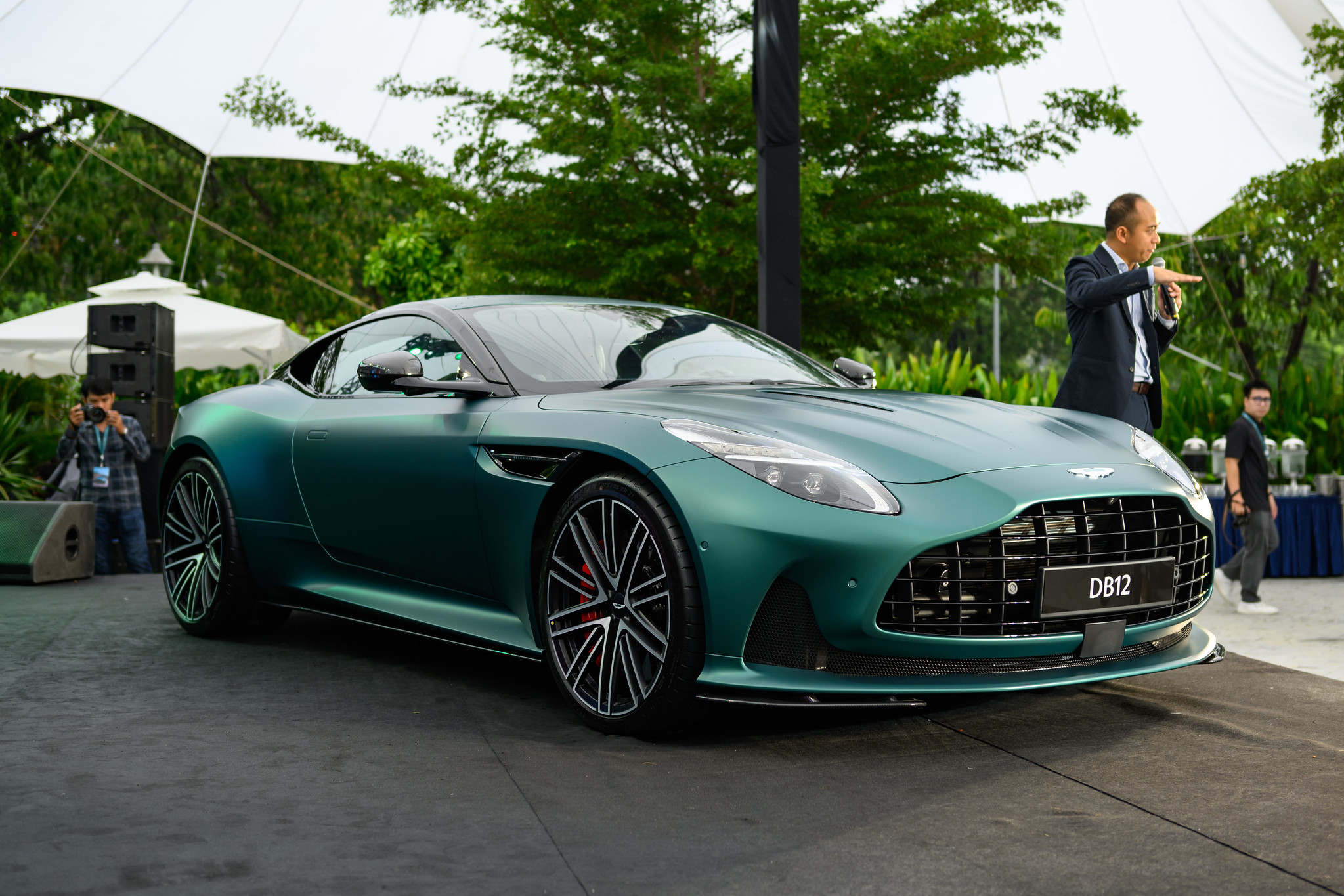 Siêu xe Aston Martin DB12 về Việt Nam, giá từ 19,5 tỉ đồng- Ảnh 1.