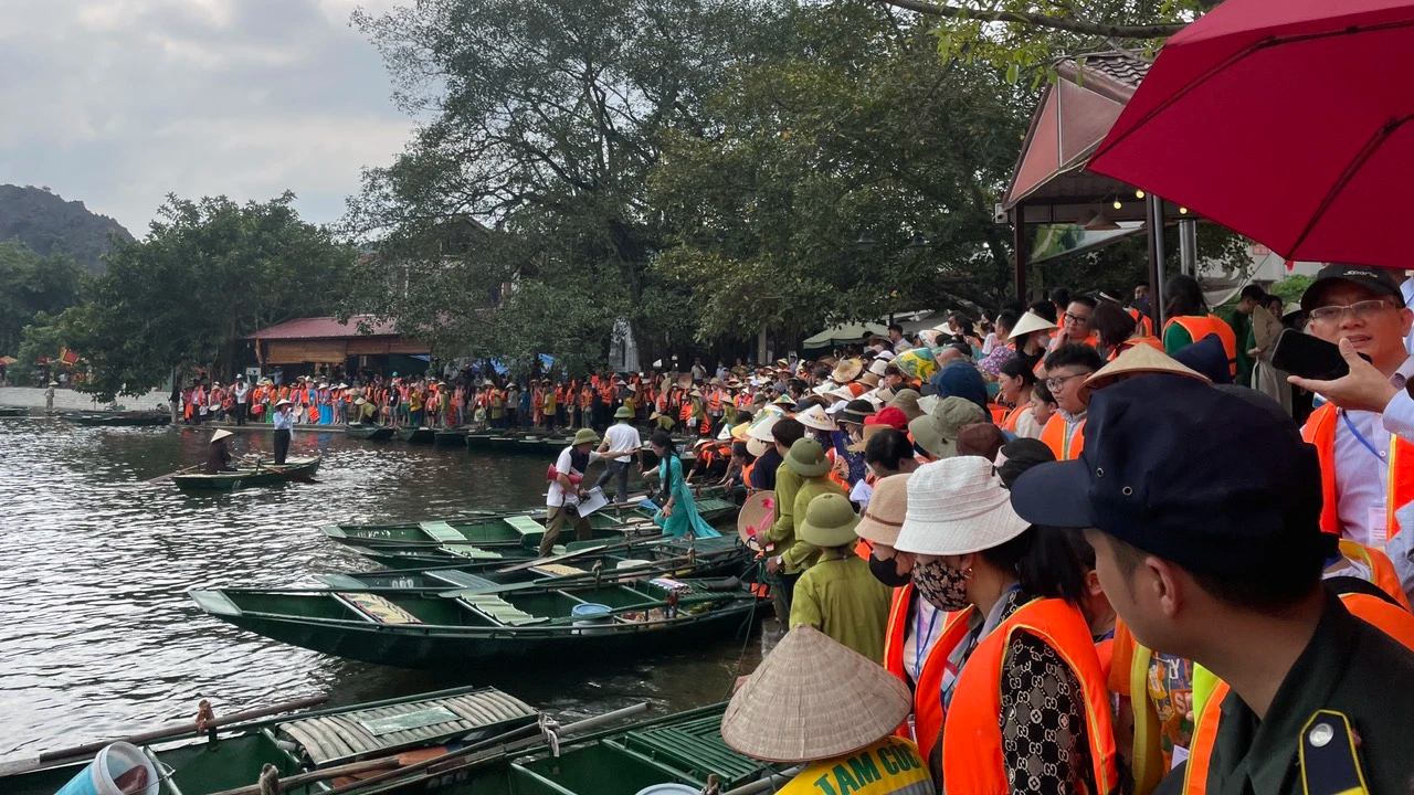 Hàng ngàn người tham dự Tuần du lịch Ninh Bình- Ảnh 5.