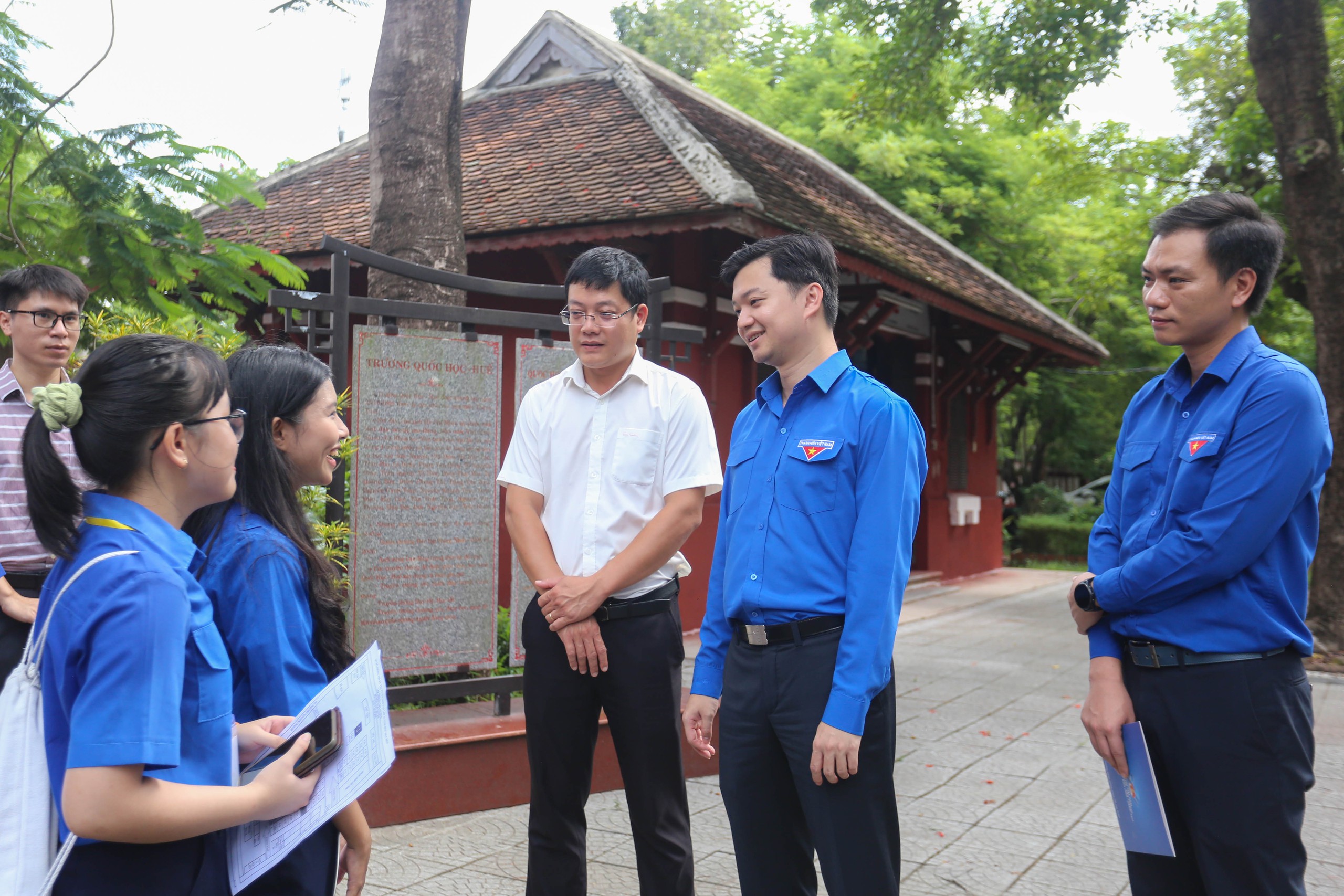 Anh Nguyễn Minh Triết thăm và động viên thanh niên tình nguyện- Ảnh 1.