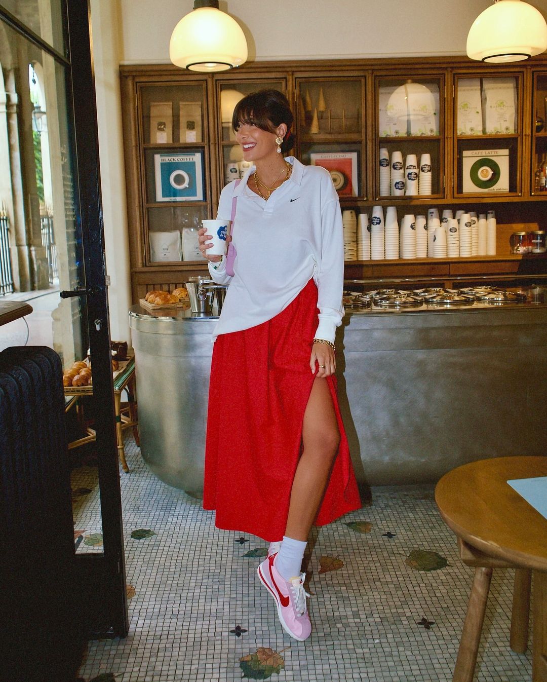 មិនមែនស្បែកជើងកែងជើងខ្ពស់ទេ នេះជាប្រភេទស្បែកជើងដែលប្រើជាមួយសំពត់ពាក់កណ្តាលរដូវក្តៅ - រូបថត ៣. Không phải giày cao gót, đây mới là kiểu giày hợp với váy midi hè- Ảnh 3.