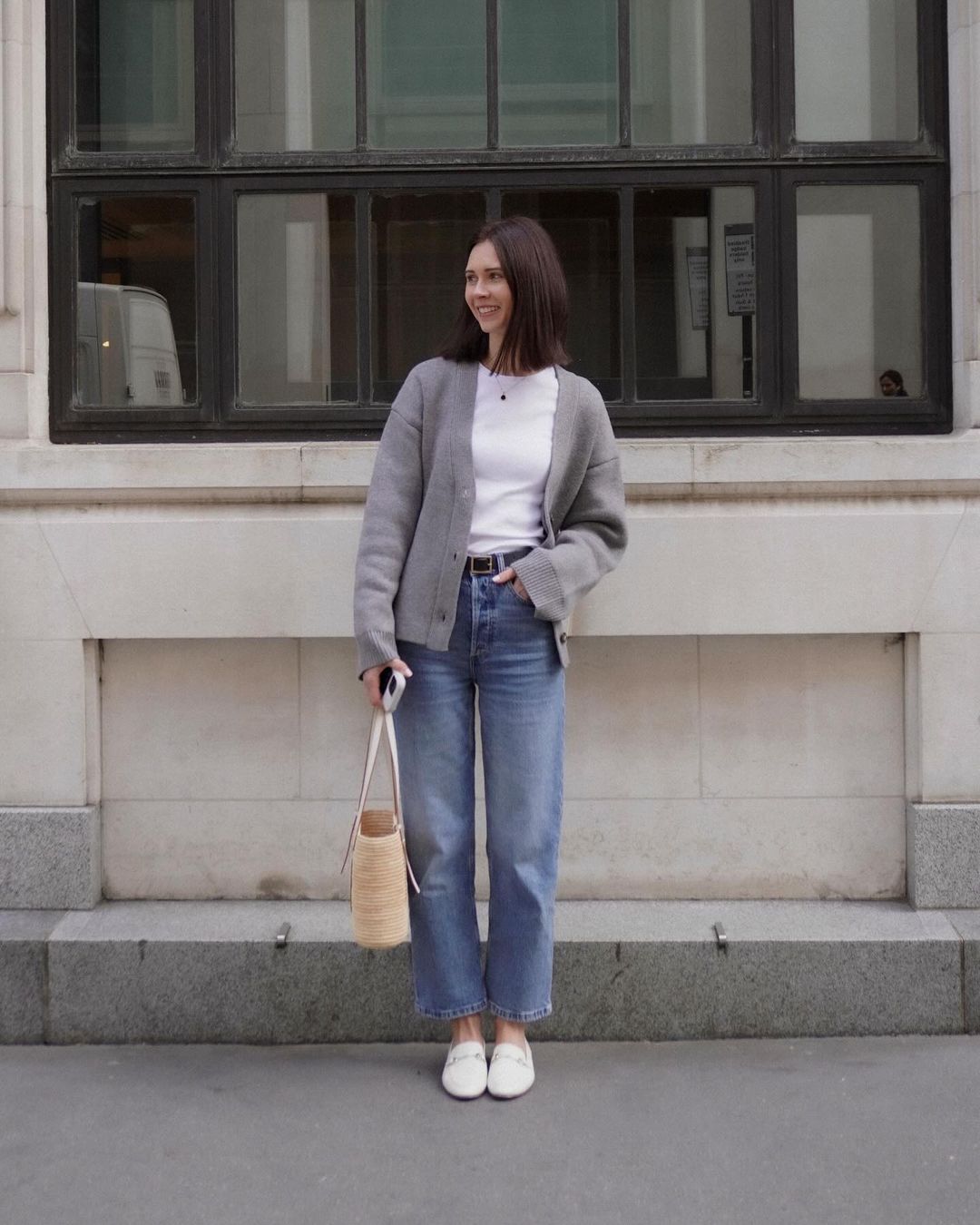 Důvod, proč se modré džíny nejsnadněji nosí a jsou nejkrásnější ve vašem šatníku - Foto 6. Lý do khiến quần jeans xanh dễ mặc đẹp nhất tủ đồ- Ảnh 6.