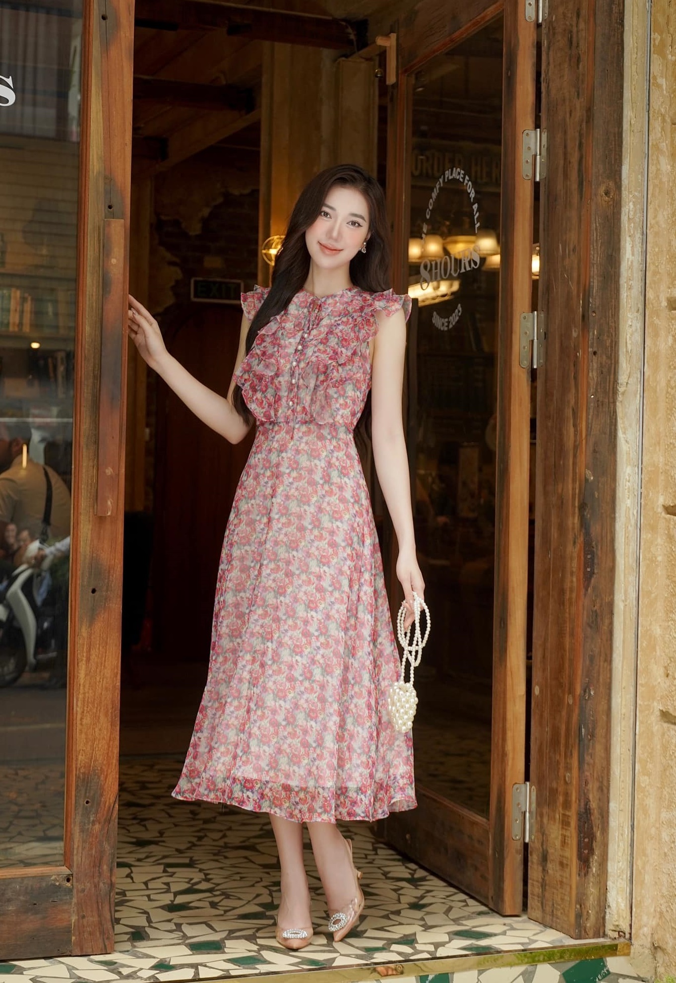 בד משי הוא חומר המשקף את הרעננות והנשיות של הקיץ - תמונה 8. Vải tơ là chất liệu phản ánh vẻ tươi mới và nữ tính của mùa hè- Ảnh 8.