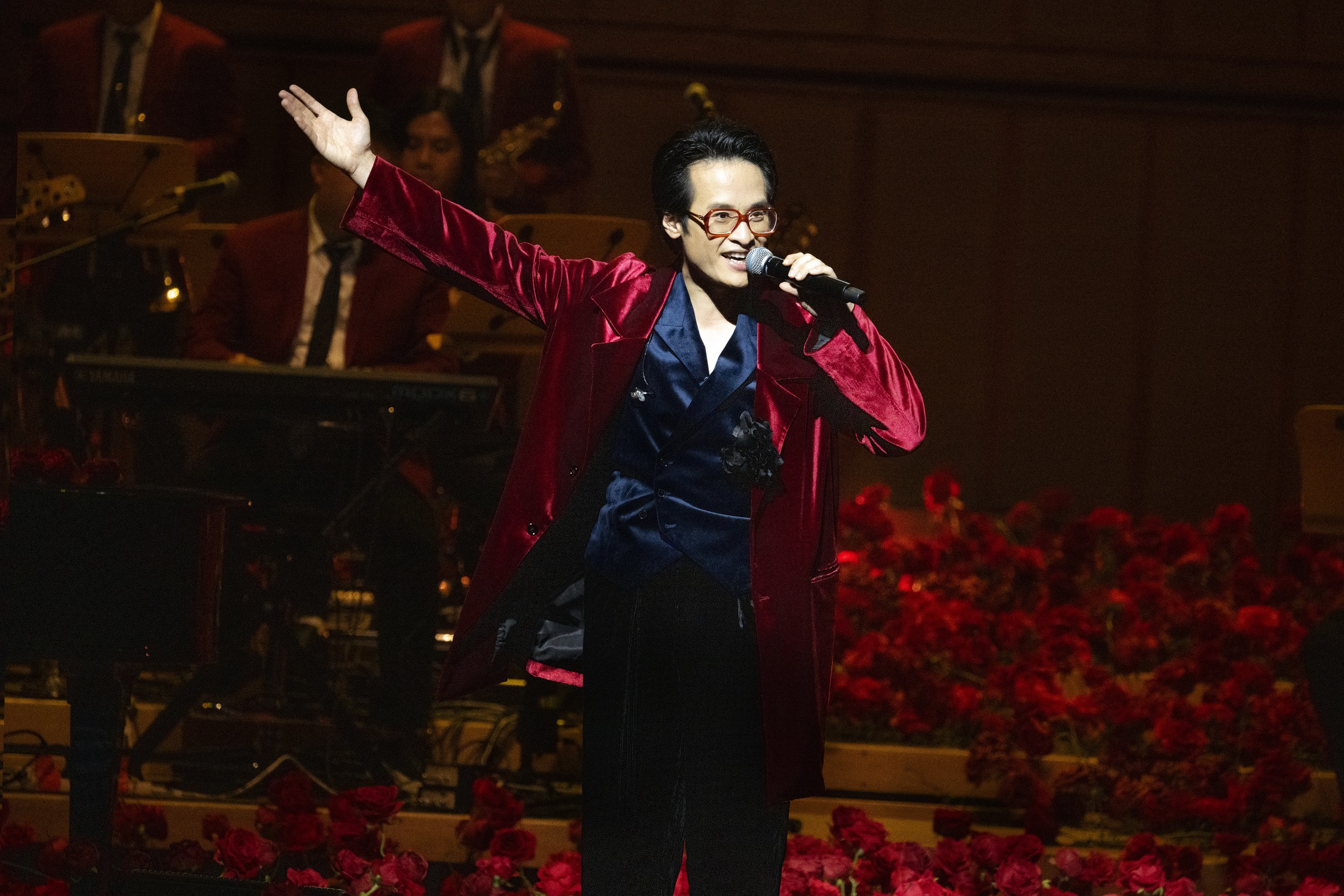 'គូរផ្កាកុលាប' ដោយ Ha Anh Tuan នៅសិង្ហបុរី៖ ច្រៀងអំពីជំនឿ! - រូបថត ៧. 'Sketch a rose' của Hà Anh Tuấn tại Singapore: Hát về niềm tin!- Ảnh 7.