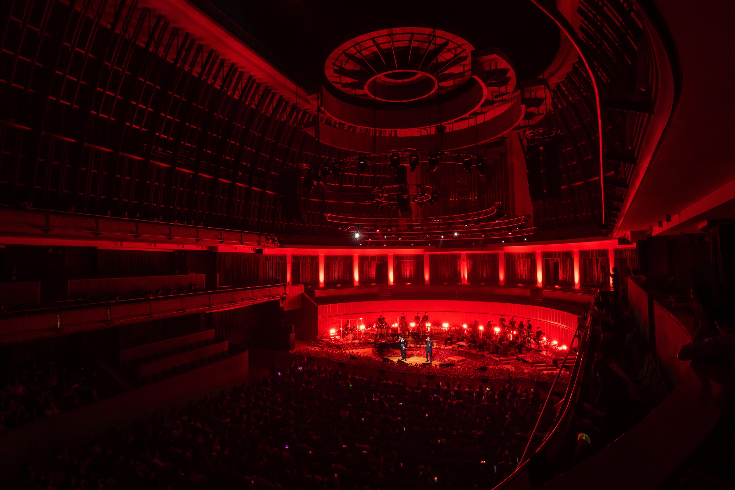 'គូរផ្កាកុលាប' ដោយ Ha Anh Tuan នៅសិង្ហបុរី៖ ច្រៀងអំពីជំនឿ! - រូបថត ១. 'Sketch a rose' của Hà Anh Tuấn tại Singapore: Hát về niềm tin!- Ảnh 1.