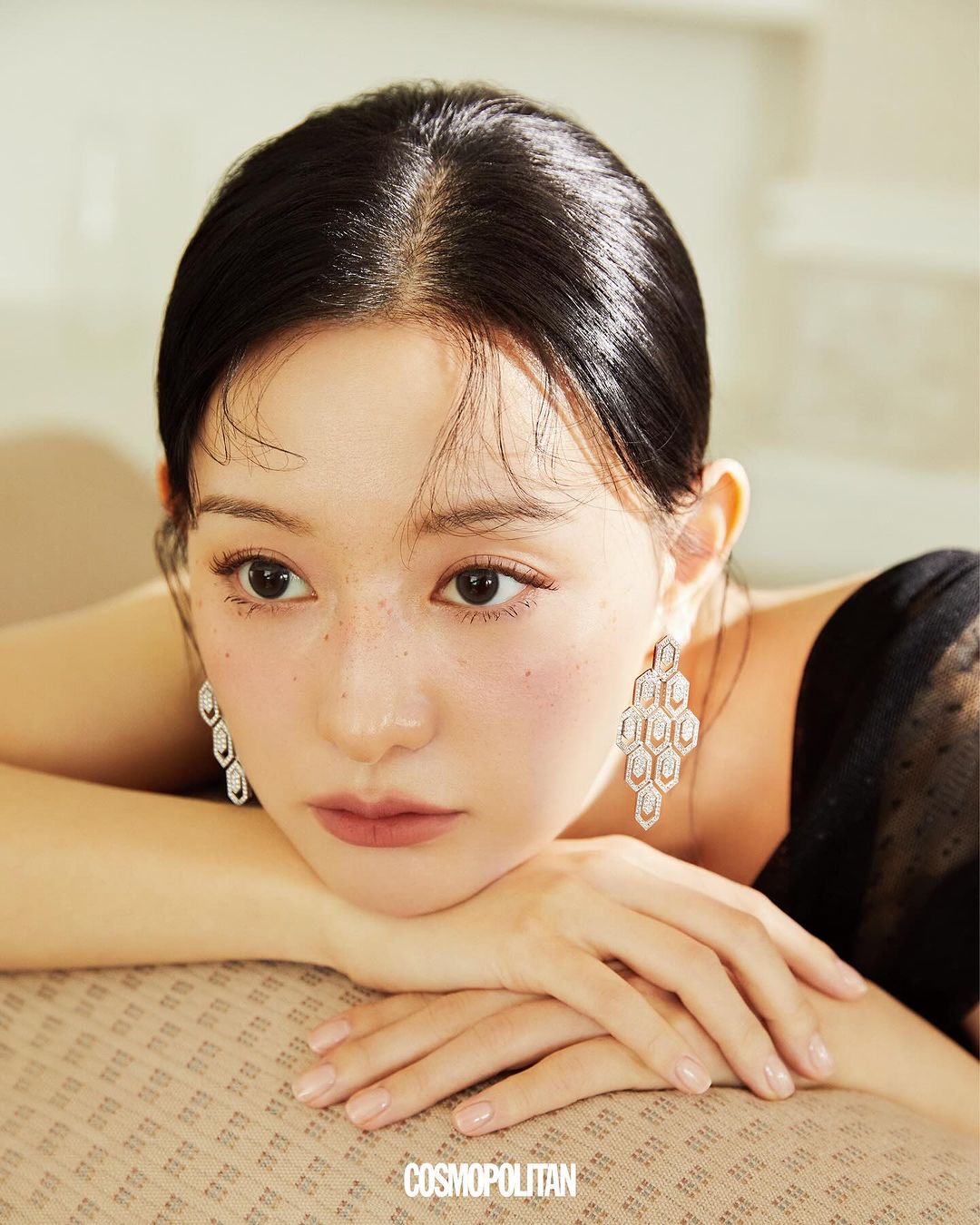 'Nữ hoàng nước mắt' Kim Ji Won hóa nữ thần trong bộ ảnh mới- Ảnh 15.