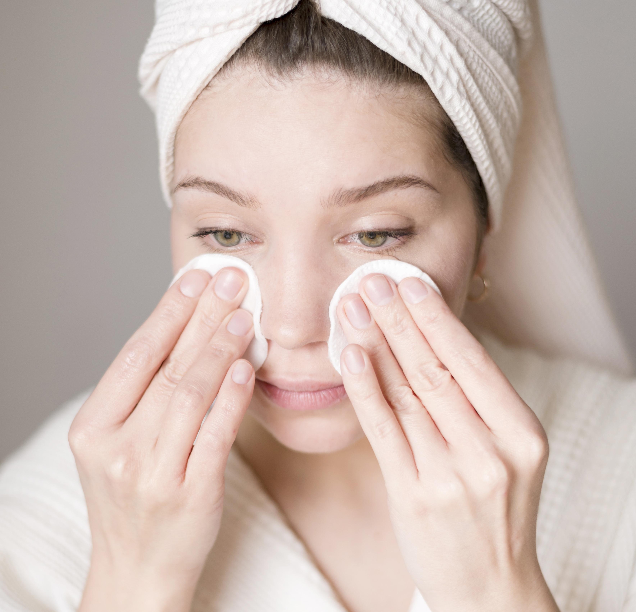 דוקטור 24/7: האם זה טוב לאדות את הפנים כל יום? - תמונה 1. Bác sĩ 24/7: Xông hơi mặt hằng ngày có tốt?- Ảnh 1.