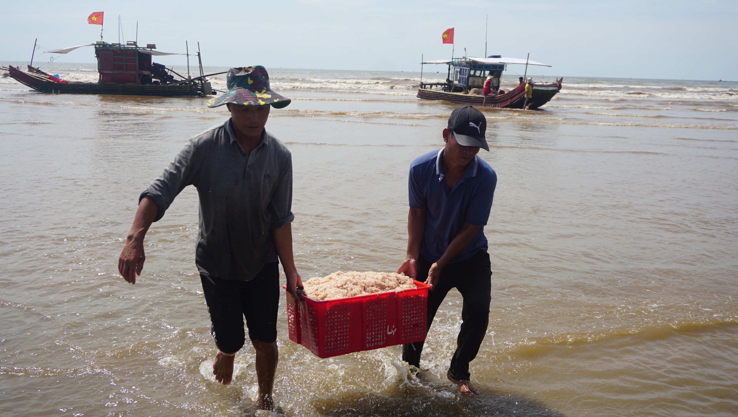 Ngư dân vào mùa moi biển, 'bỏ túi' cả triệu đồng mỗi ngày- Ảnh 6.