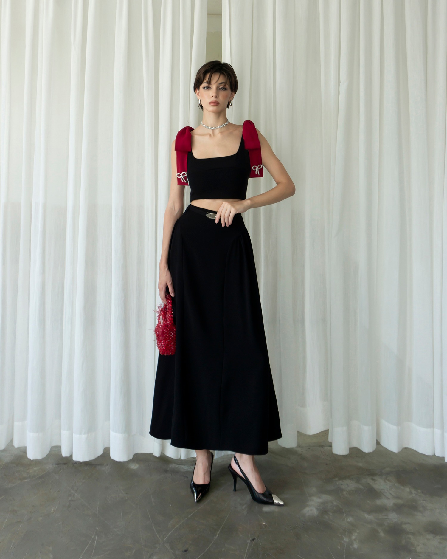 Tank top dan pakaian adalah 'cinta sejati' musim panas, jika anda membeli cukup, anda tidak perlu risau tentang kelihatan buruk - Foto 1. Áo, váy tank top là 'chân ái' mùa hè, nàng sắm đủ là không lo mặc xấu- Ảnh 1.