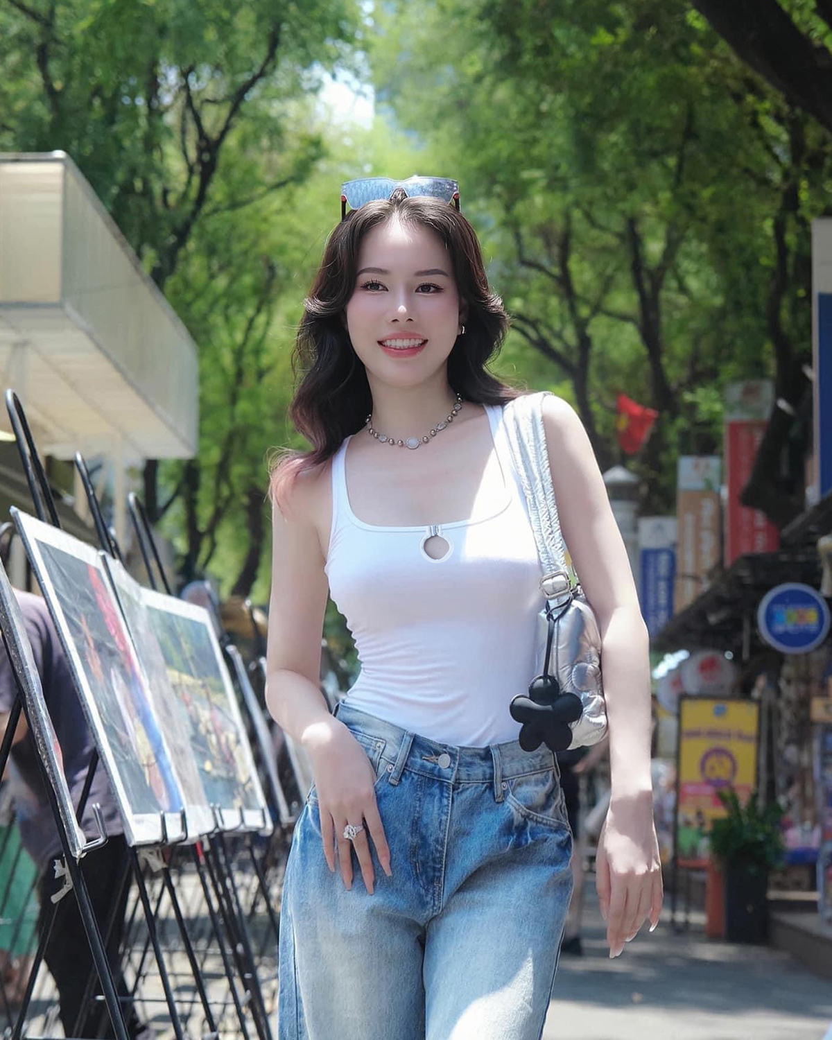 Tank top dan gaun adalah 'cinta sejati' musim panas, jika anda membeli cukup, anda tidak perlu risau untuk memakainya dengan teruk - Foto 2. Áo, váy tank top là 'chân ái' mùa hè, nàng sắm đủ là không lo mặc xấu- Ảnh 2.