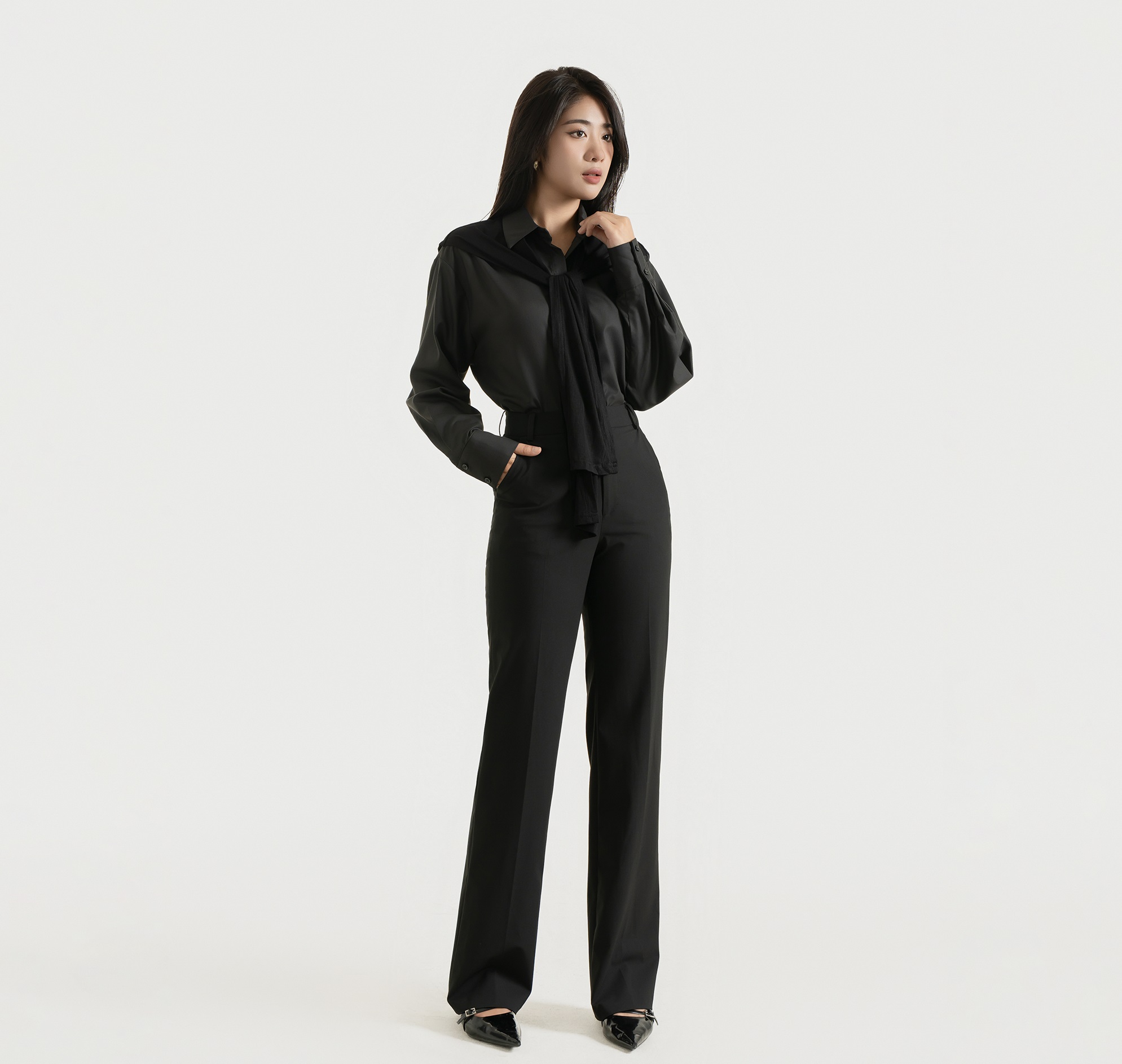 Tận hưởng từng nhịp sống năng động với xu hướng office core- Ảnh 3. Tận hưởng từng nhịp sống năng động với xu hướng office core- Ảnh 3.