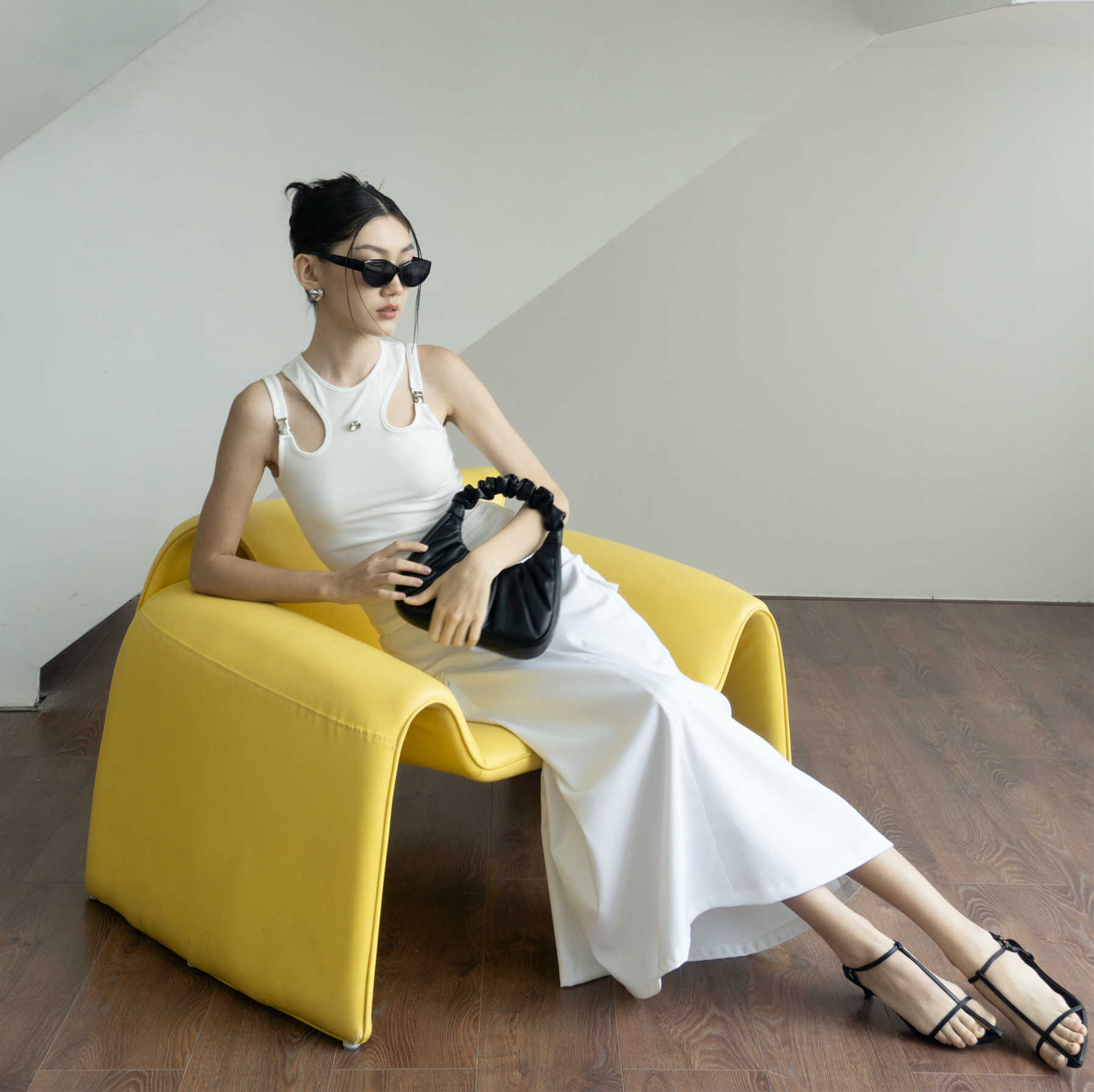 Tank top dan pakaian adalah 'cinta sejati' musim panas, jika anda membeli cukup, anda tidak perlu risau tentang kelihatan buruk - Foto 6. Áo, váy tank top là 'chân ái' mùa hè, nàng sắm đủ là không lo mặc xấu- Ảnh 6.