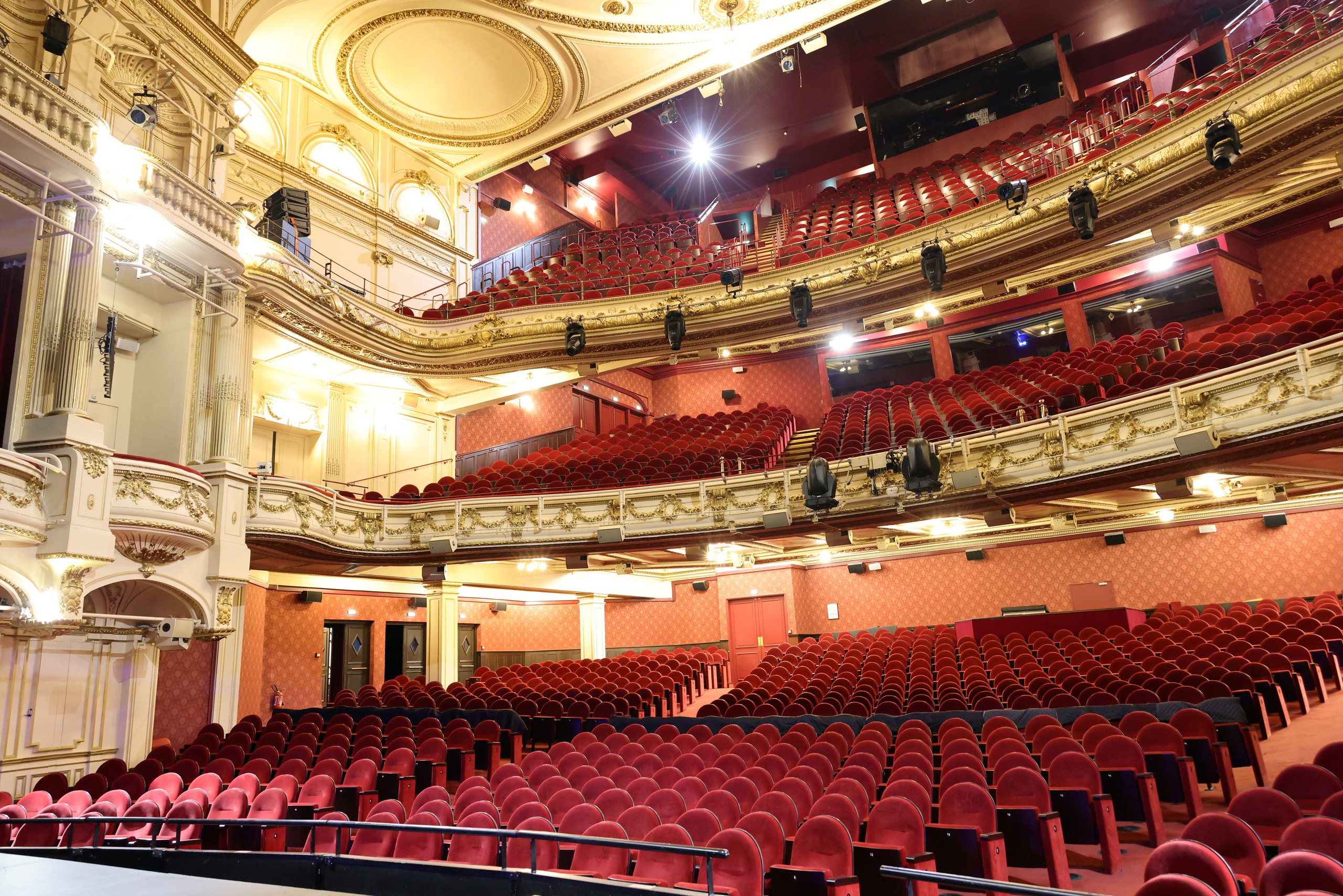 Magníficos teatros com arquitetura do clássico ao moderno na França - Foto 2. Các nhà hát lộng lẫy có kiến trúc từ cổ điển tới hiện đại tại Pháp- Ảnh 2.