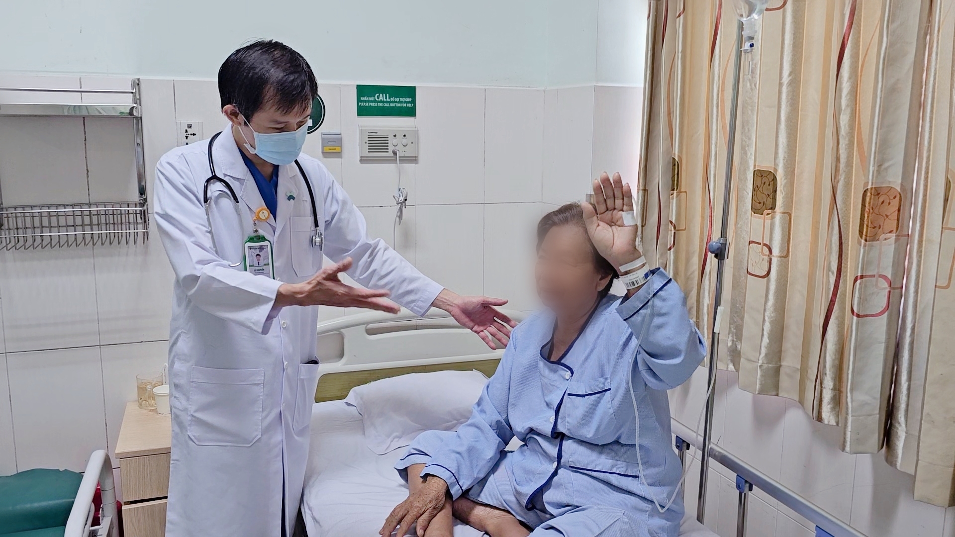 Đang nằm trên giường chuẩn bị ngủ, người phụ nữ bất ngờ liệt nửa người- Ảnh 1. Đang nằm trên giường chuẩn bị ngủ, người phụ nữ bất ngờ liệt nửa người- Ảnh 1.