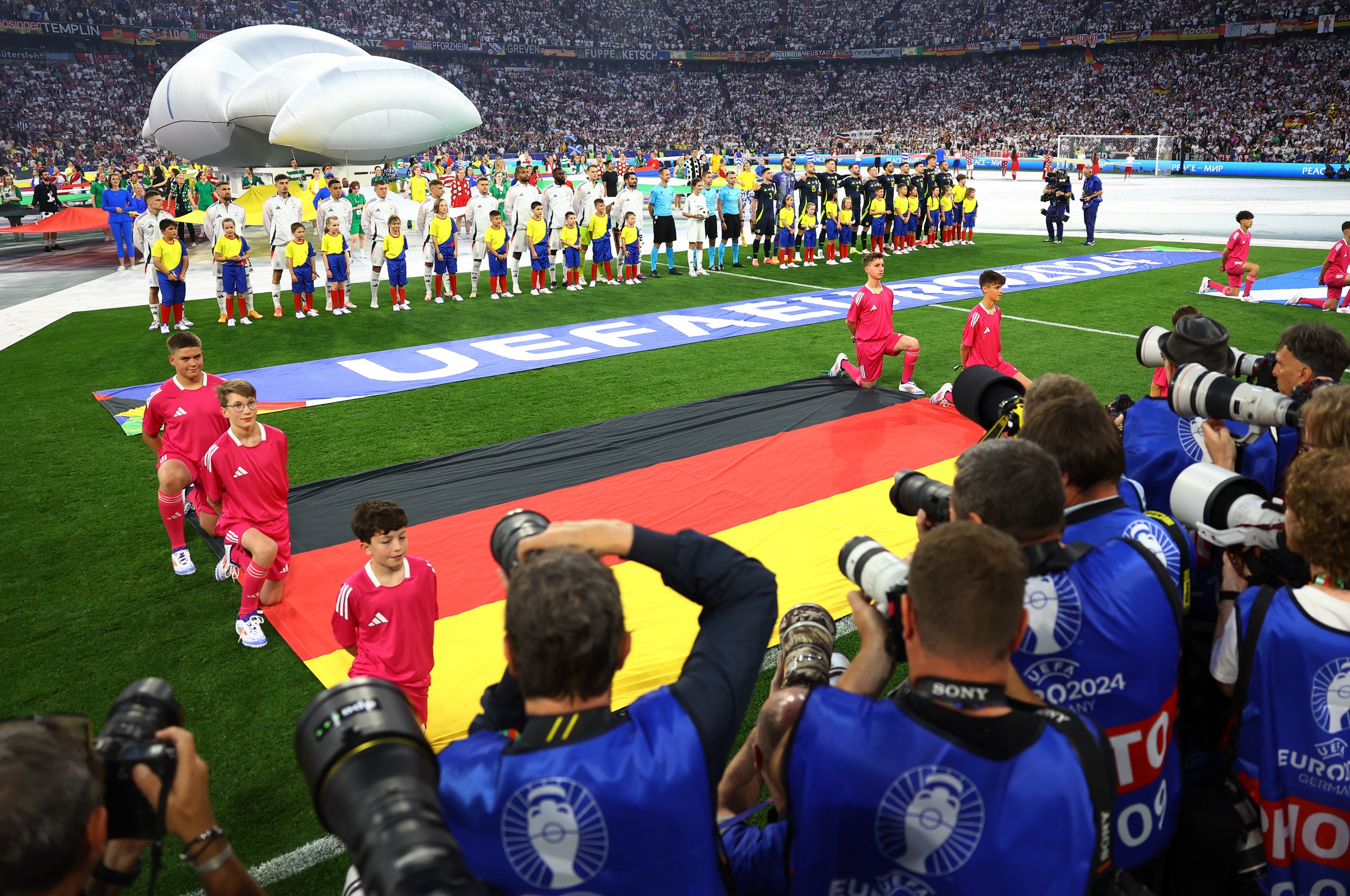 EURO 2024 khai màn đẳng cấp và đầy màu sắc, nước Đức cống hiến bữa tiệc hoàn hảo- Ảnh 41.