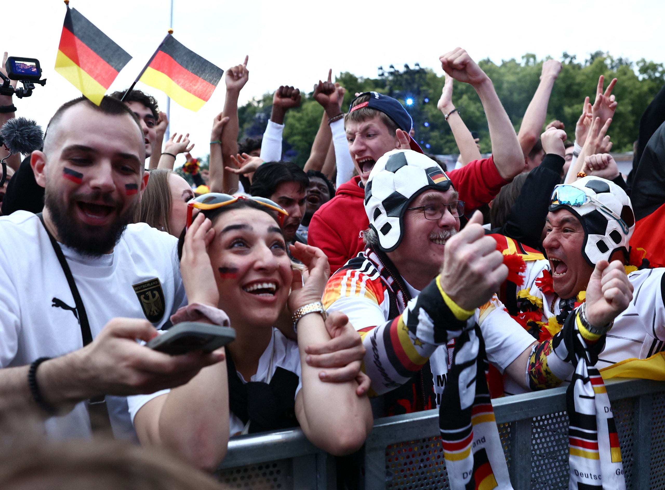 EURO 2024 khai màn đẳng cấp và đầy màu sắc, nước Đức cống hiến bữa tiệc hoàn hảo- Ảnh 33.