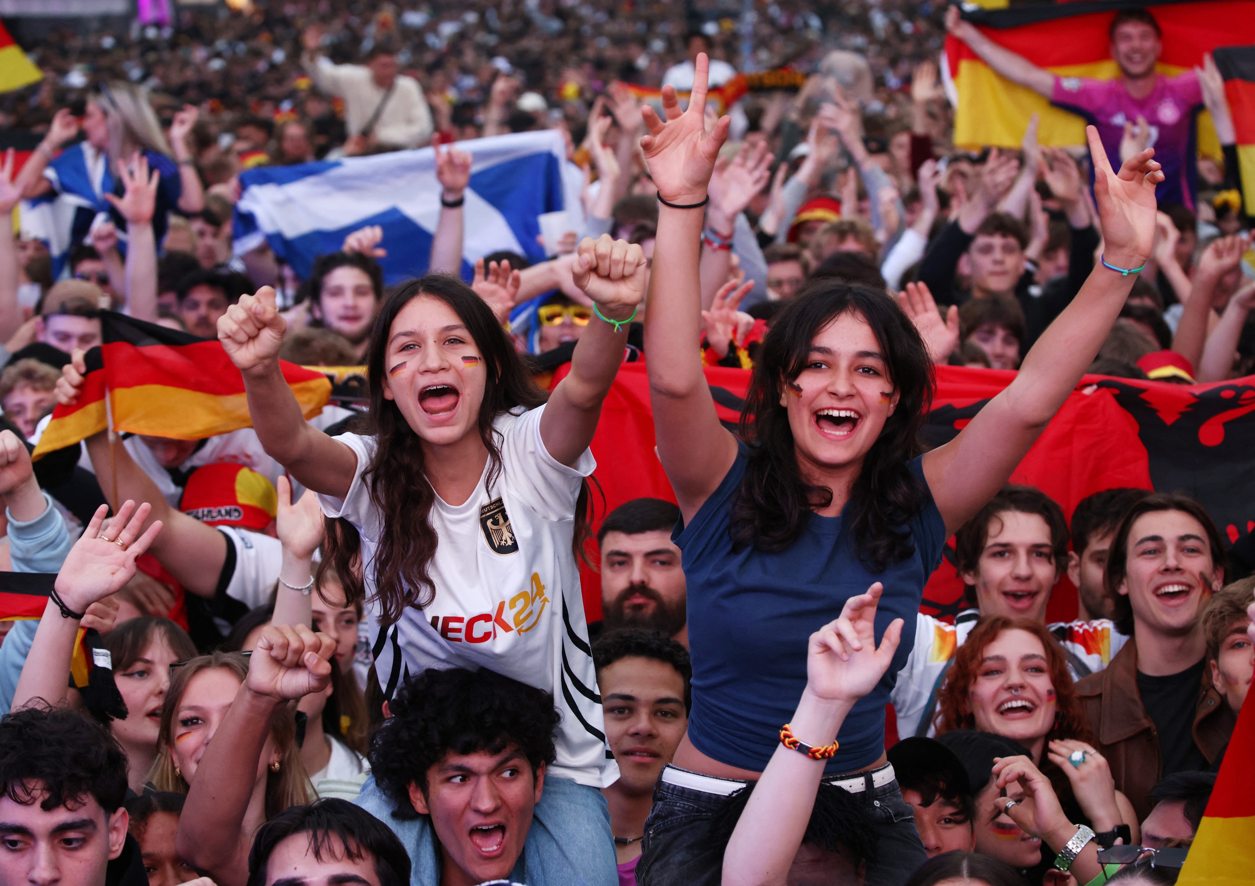 EURO 2024 khai màn đẳng cấp và đầy màu sắc, nước Đức cống hiến bữa tiệc hoàn hảo- Ảnh 3.