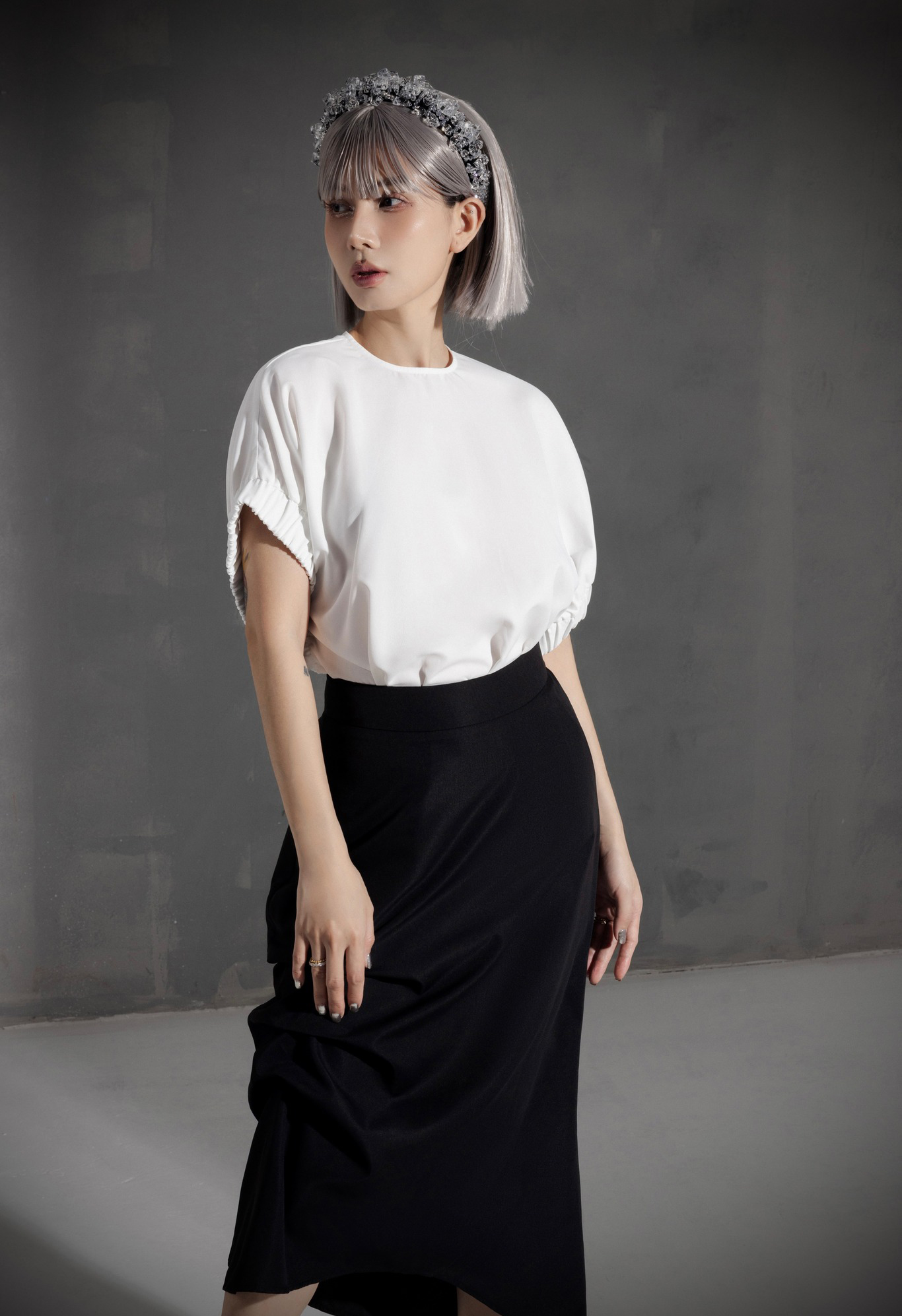 Công sở khác biệt, cơ bản mà cuốn hút đến bất tận- Ảnh 3. Công sở khác biệt, cơ bản mà cuốn hút đến bất tận- Ảnh 3.