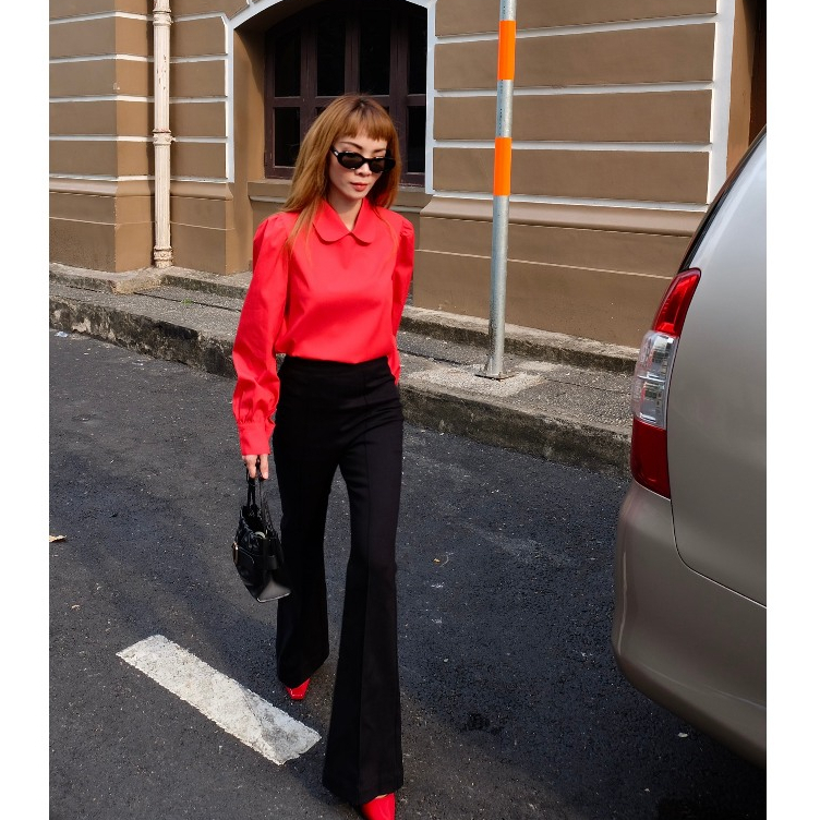 Tampil penuh gaya dengan perpaduan pakaian hitam dan merah yang trendi - Foto 6. Xuống phố cực chất với bản phối trang phục đen và đỏ cá tính, thời thượng- Ảnh 6.