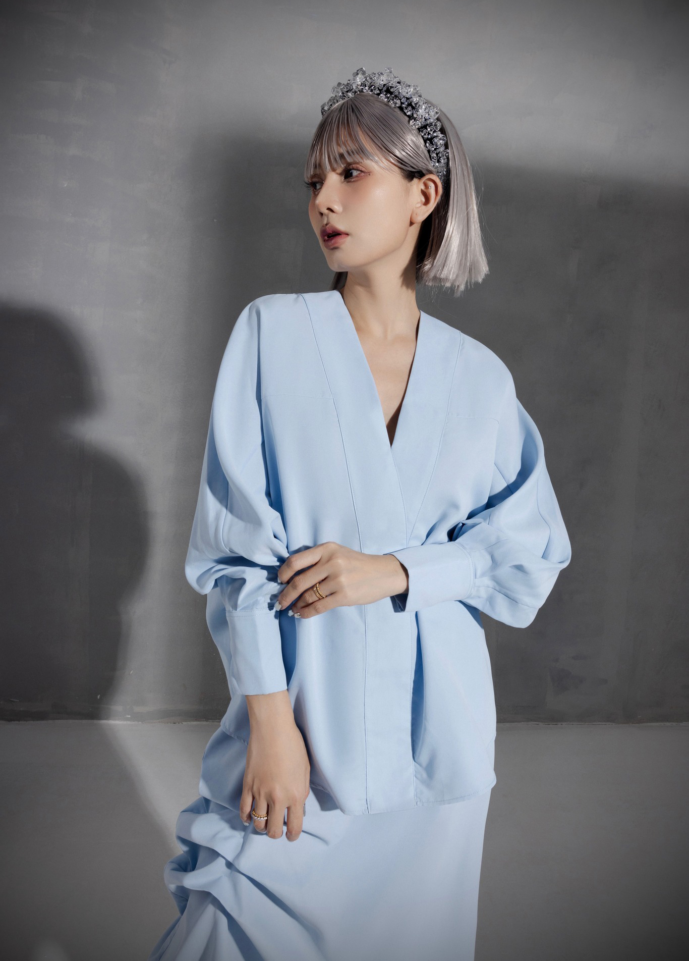 Công sở khác biệt, cơ bản mà cuốn hút đến bất tận- Ảnh 1. Công sở khác biệt, cơ bản mà cuốn hút đến bất tận- Ảnh 1.