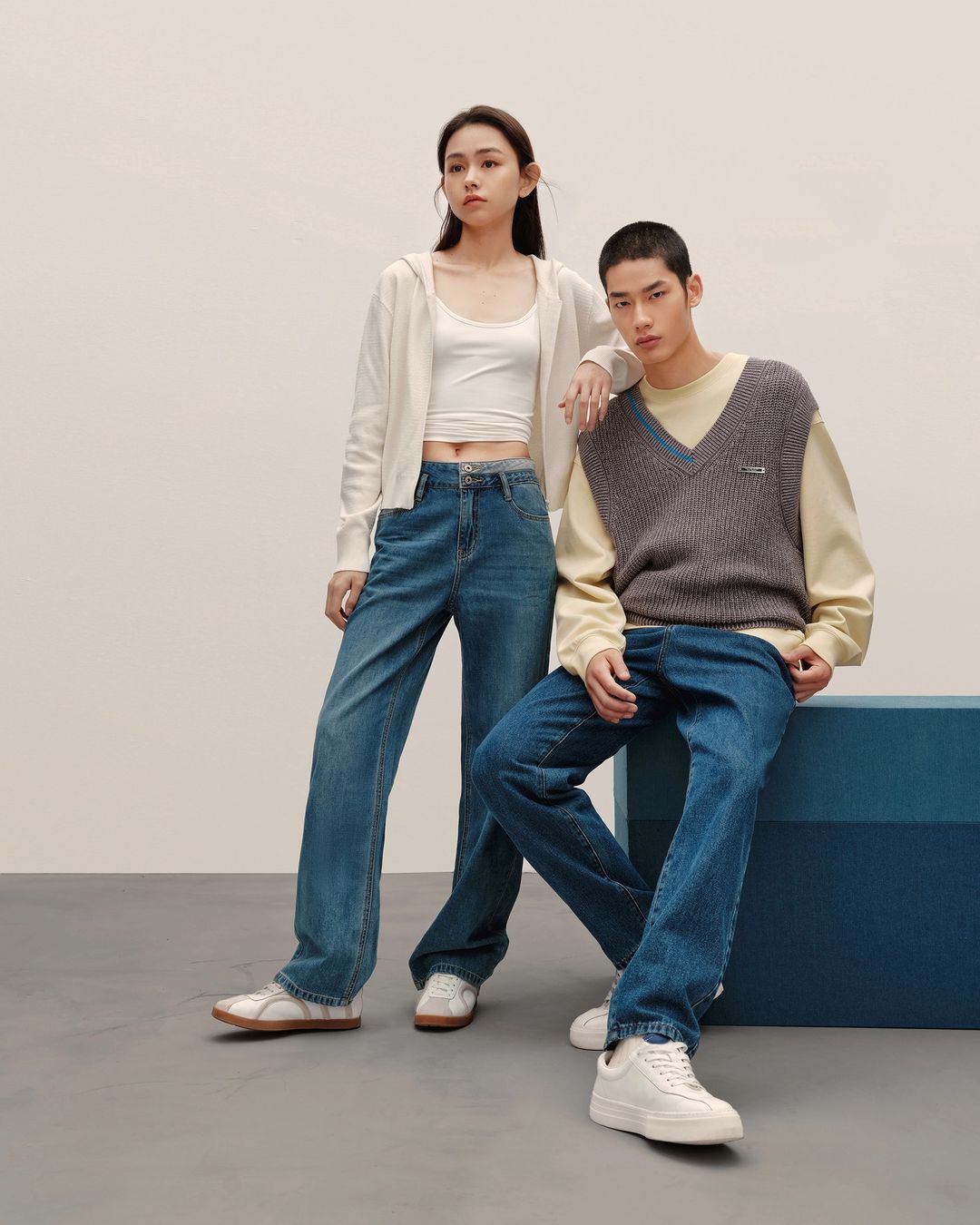 Джинсы бывают не только синими - Фото 2. Quần jeans đâu chỉ có màu xanh- Ảnh 2.
