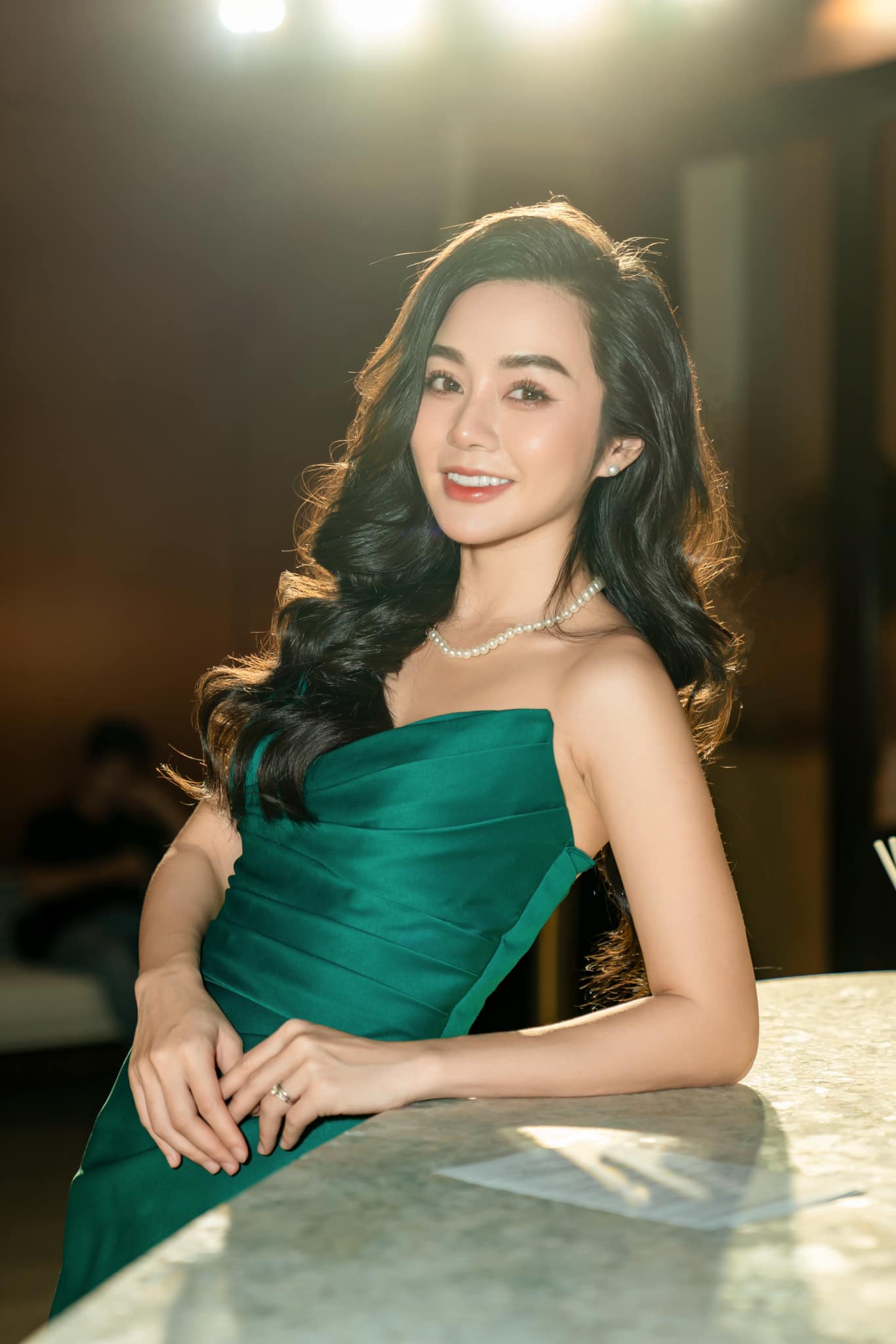 Vóc dáng nóng bỏng của nữ MC Tuần lễ thời trang quốc tế Việt Nam 2024- Ảnh 4.