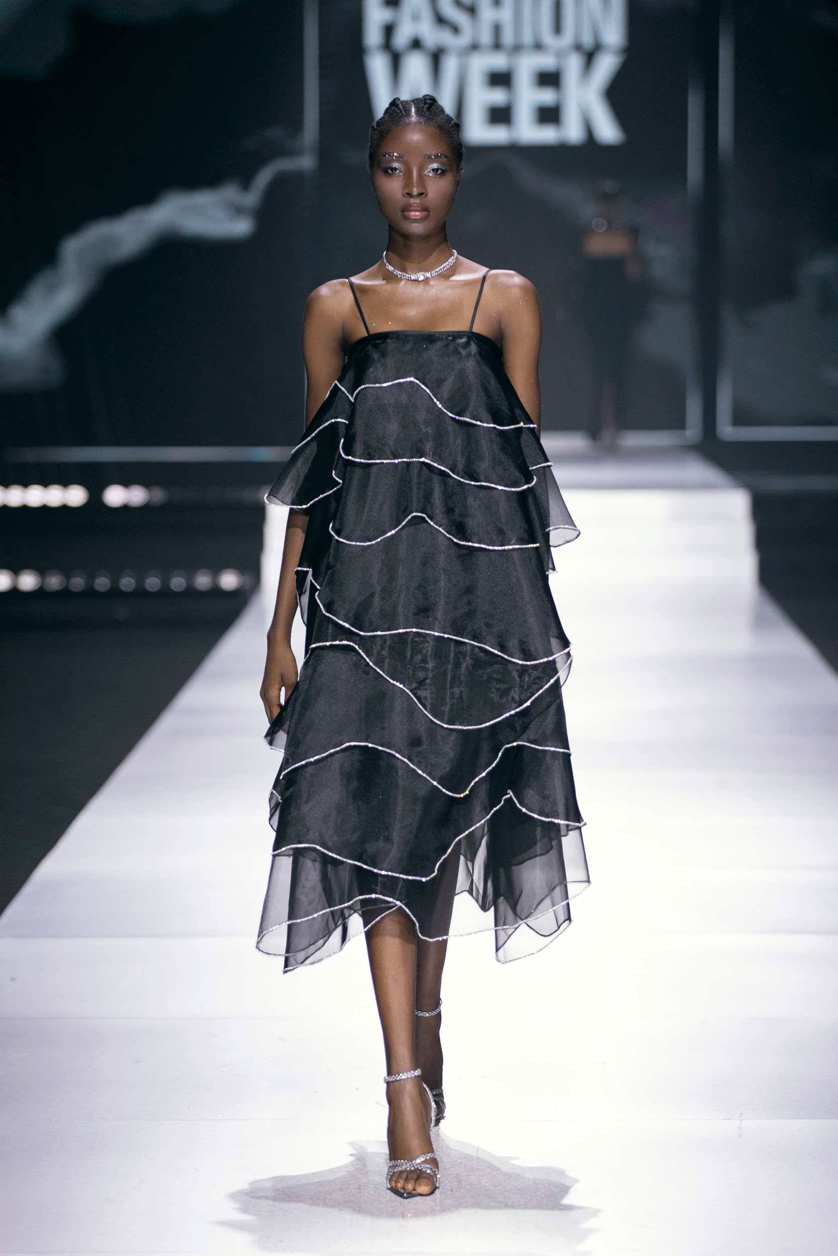 A designer Thao Nguyen traz uma mensagem feminista para sua coleção inspirada nas nuvens - Foto 11. NTK Thảo Nguyễn mang thông điệp nữ quyền vào bộ sưu tập cảm hứng mây trời- Ảnh 11.