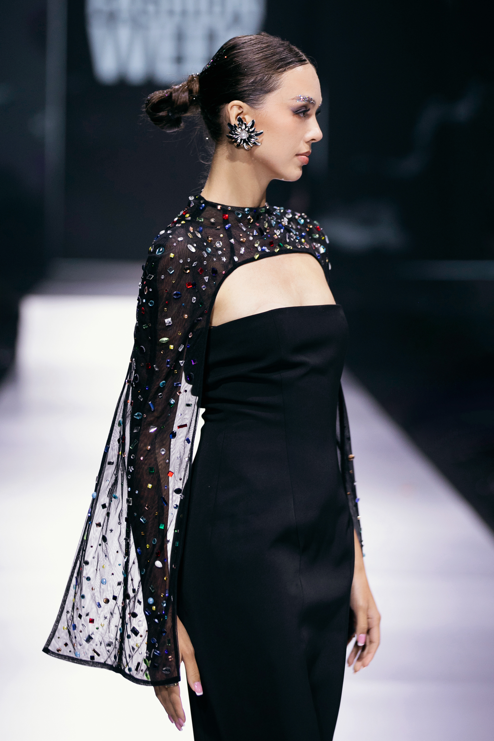 A designer Thao Nguyen traz uma mensagem feminista para sua coleção inspirada nas nuvens - Foto 19. NTK Thảo Nguyễn mang thông điệp nữ quyền vào bộ sưu tập cảm hứng mây trời- Ảnh 19.