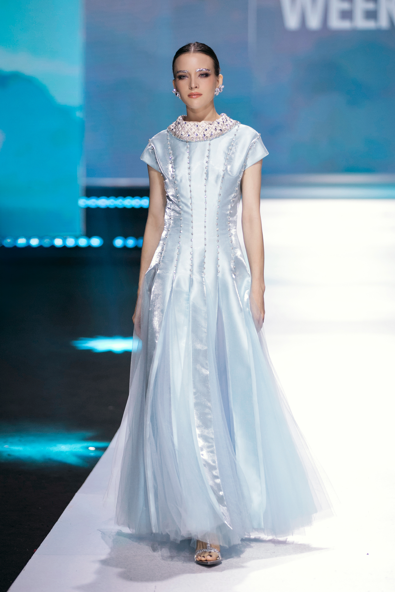 A designer Thao Nguyen traz uma mensagem feminista para sua coleção inspirada nas nuvens - Foto 8. NTK Thảo Nguyễn mang thông điệp nữ quyền vào bộ sưu tập cảm hứng mây trời- Ảnh 8.