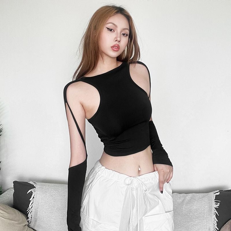 „Odemkněte“ léto trendem nošení košil s výstřihy, které vyjadřují vaši osobnost – Foto 1. 'Mở khoá' mùa hè với trào lưu diện áo cut out khoe cá tính- Ảnh 1.