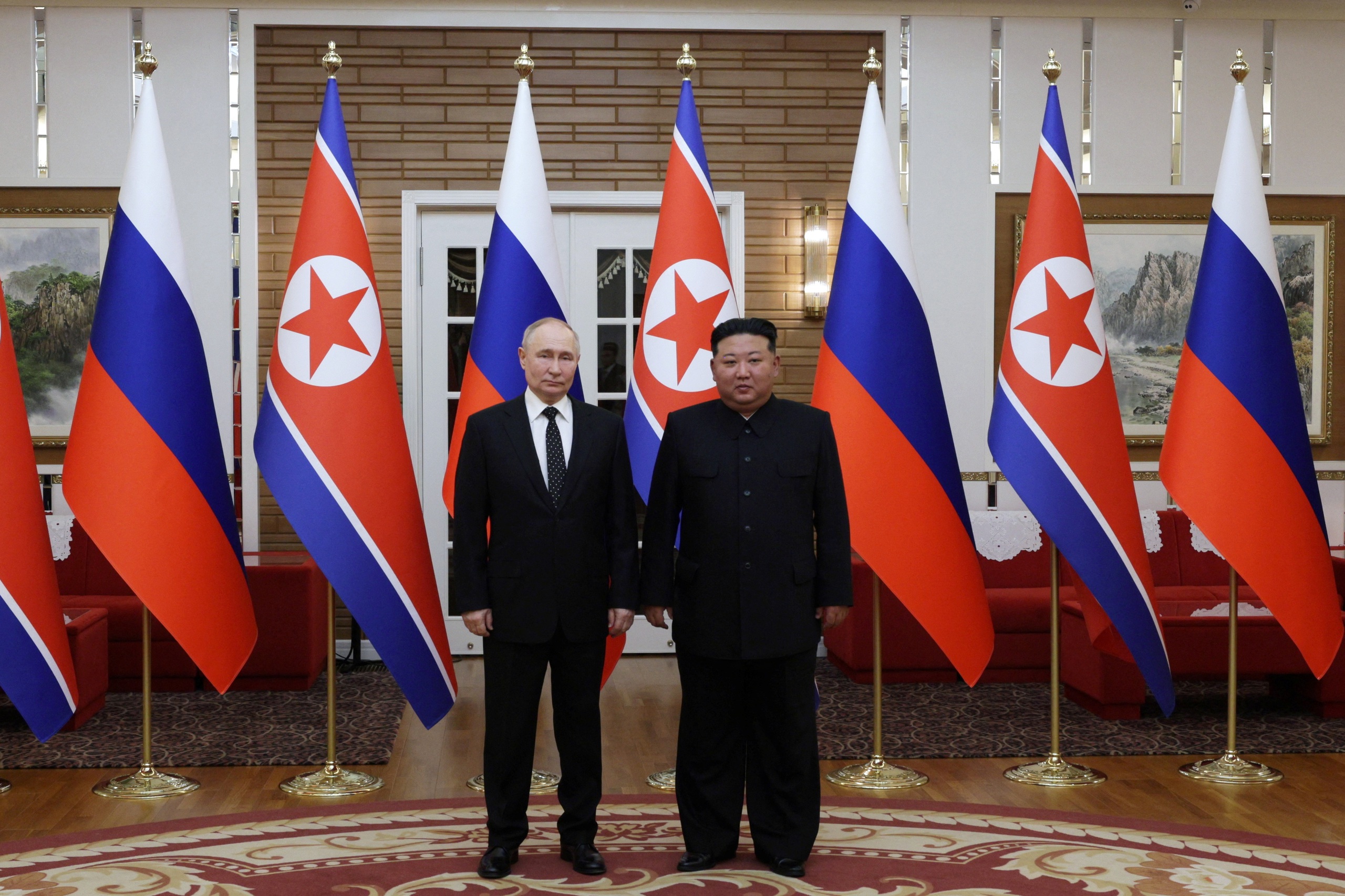 Nhà lãnh đạo Kim Jong-un chào đón Tổng thống Putin đến Triều Tiên- Ảnh 1.