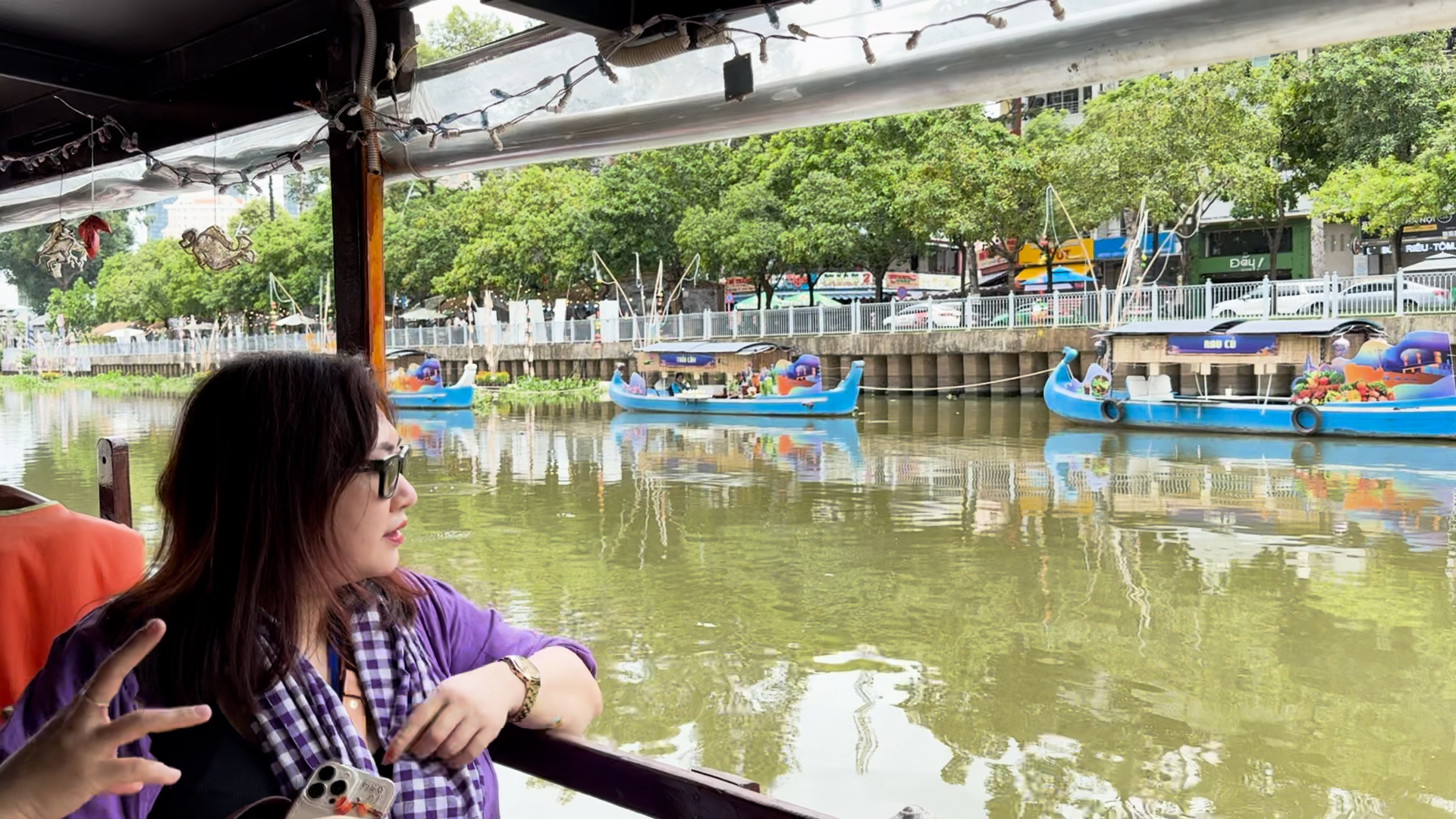 Trải nghiệm chợ nổi trên bờ kênh Nhiêu Lộc: Ẩm thực Nam bộ đặc sắc- Ảnh 3.